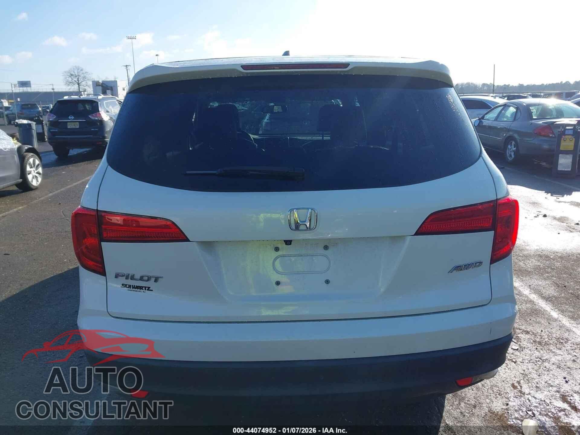 HONDA PILOT 2017 - 5FNYF6H51HB036846