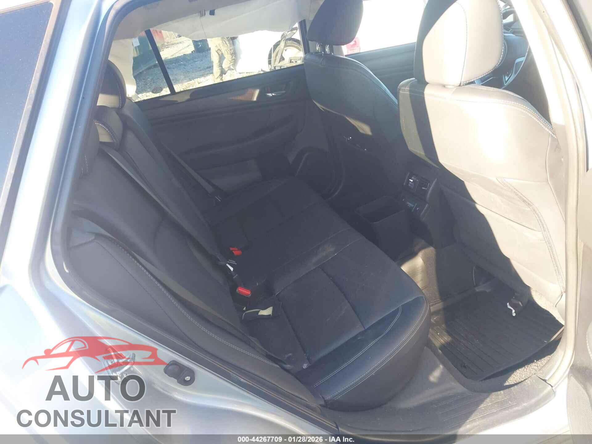SUBARU OUTBACK 2018 - 4S4BSAKC5J3365401