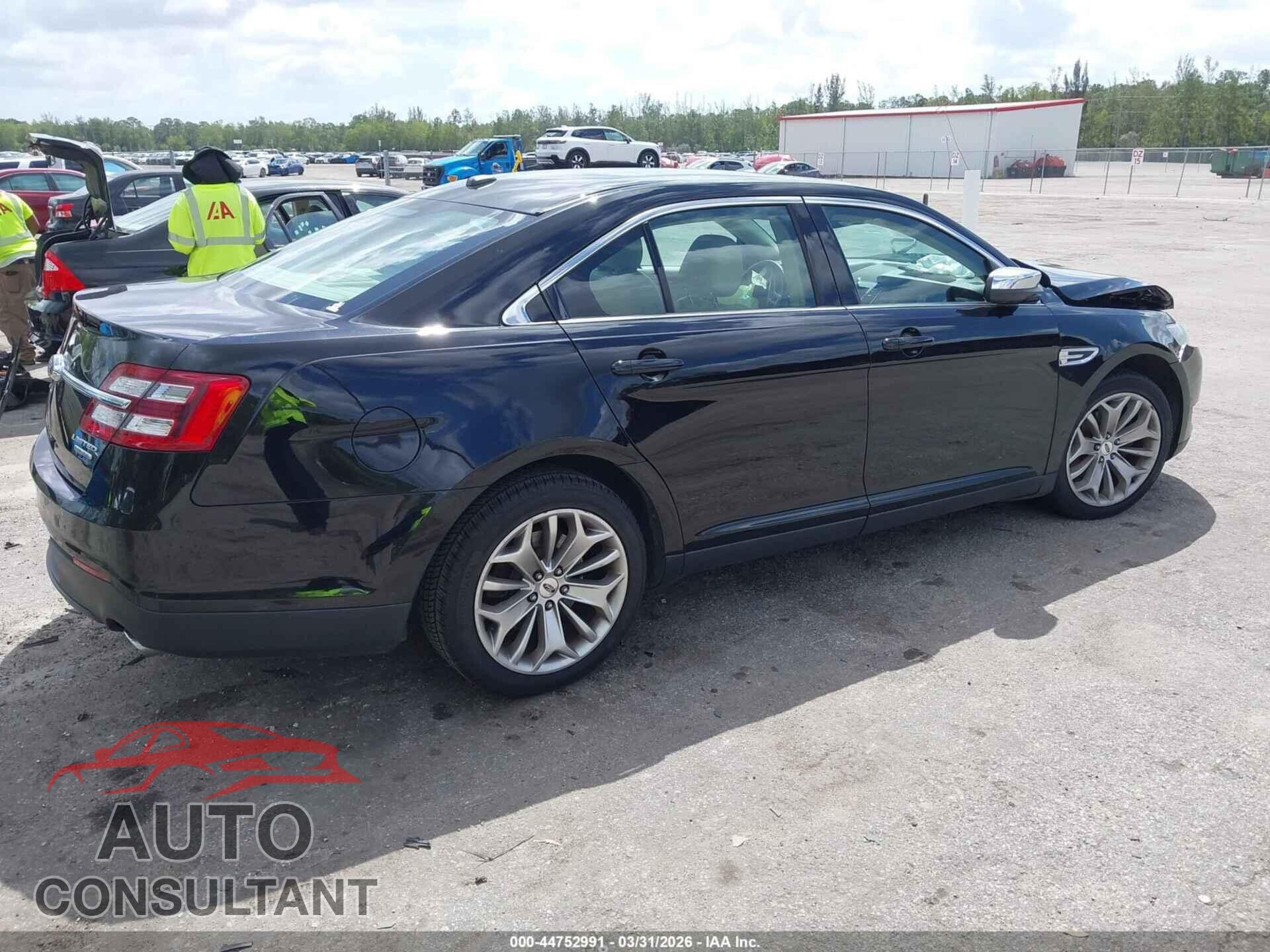 FORD TAURUS 2018 - 1FAHP2F87JG128421