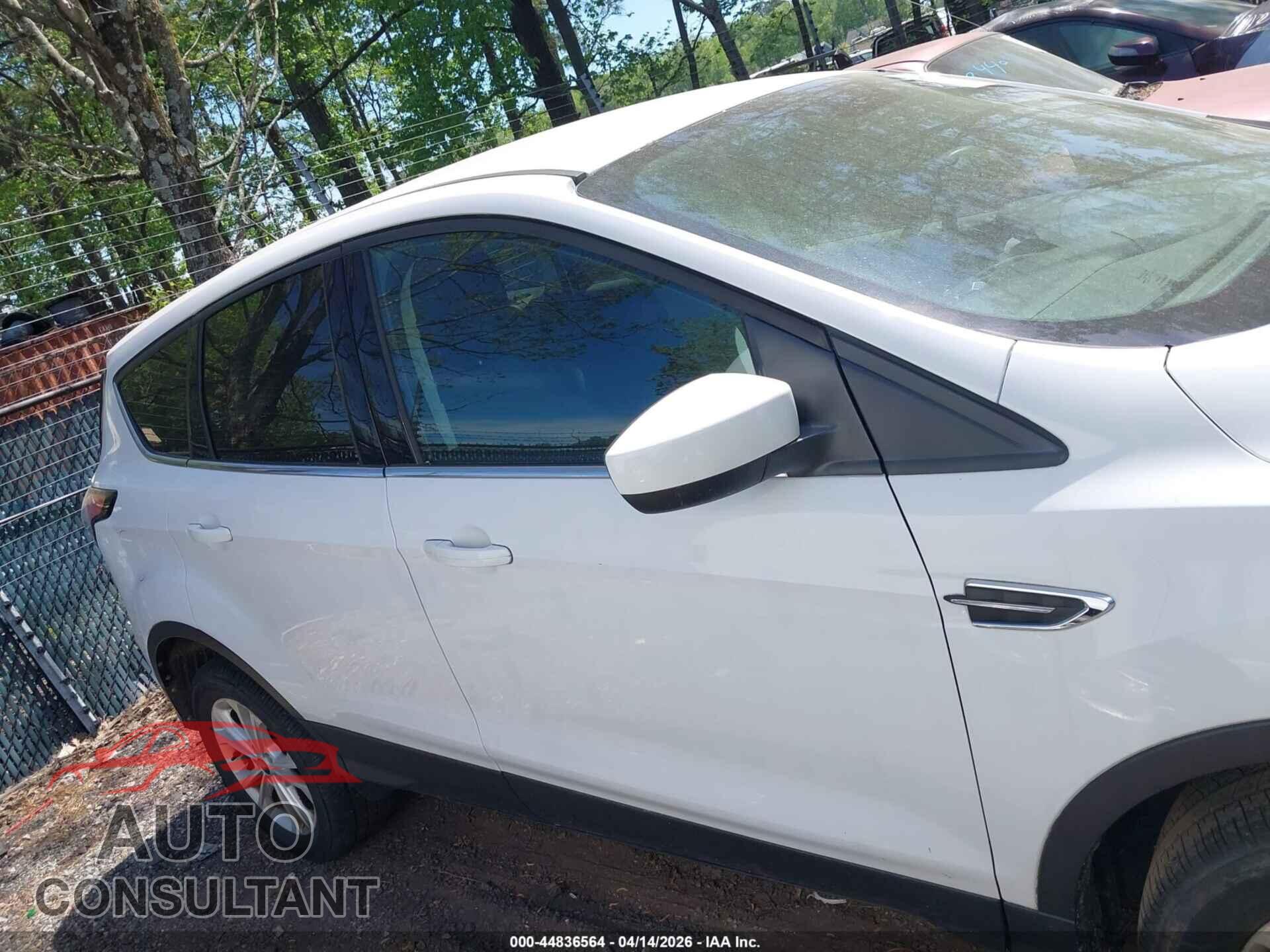 FORD ESCAPE 2017 - 1FMCU9GD6HUB68143