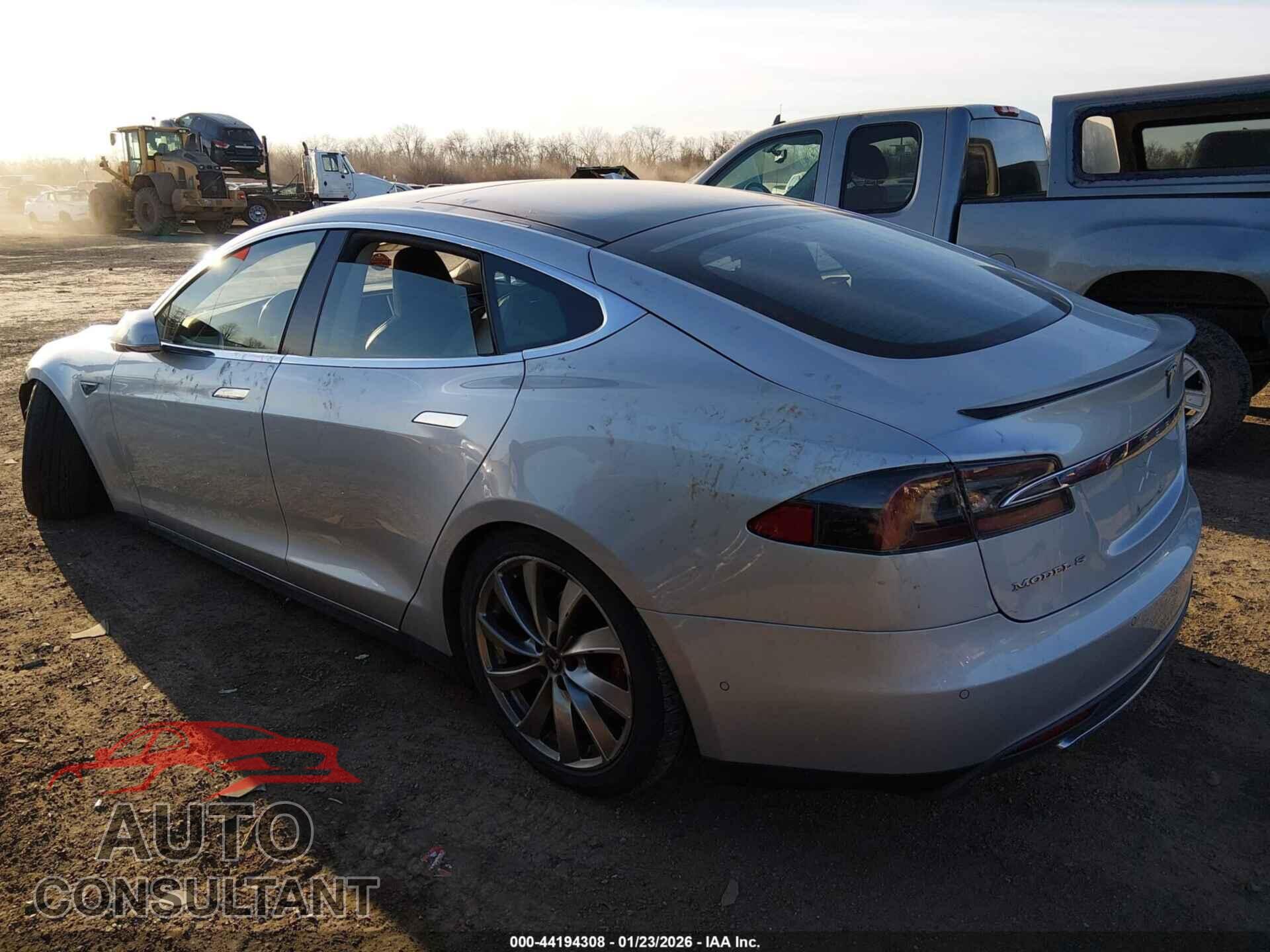 TESLA MODEL S 2015 - 5YJSA4H25FFP68750