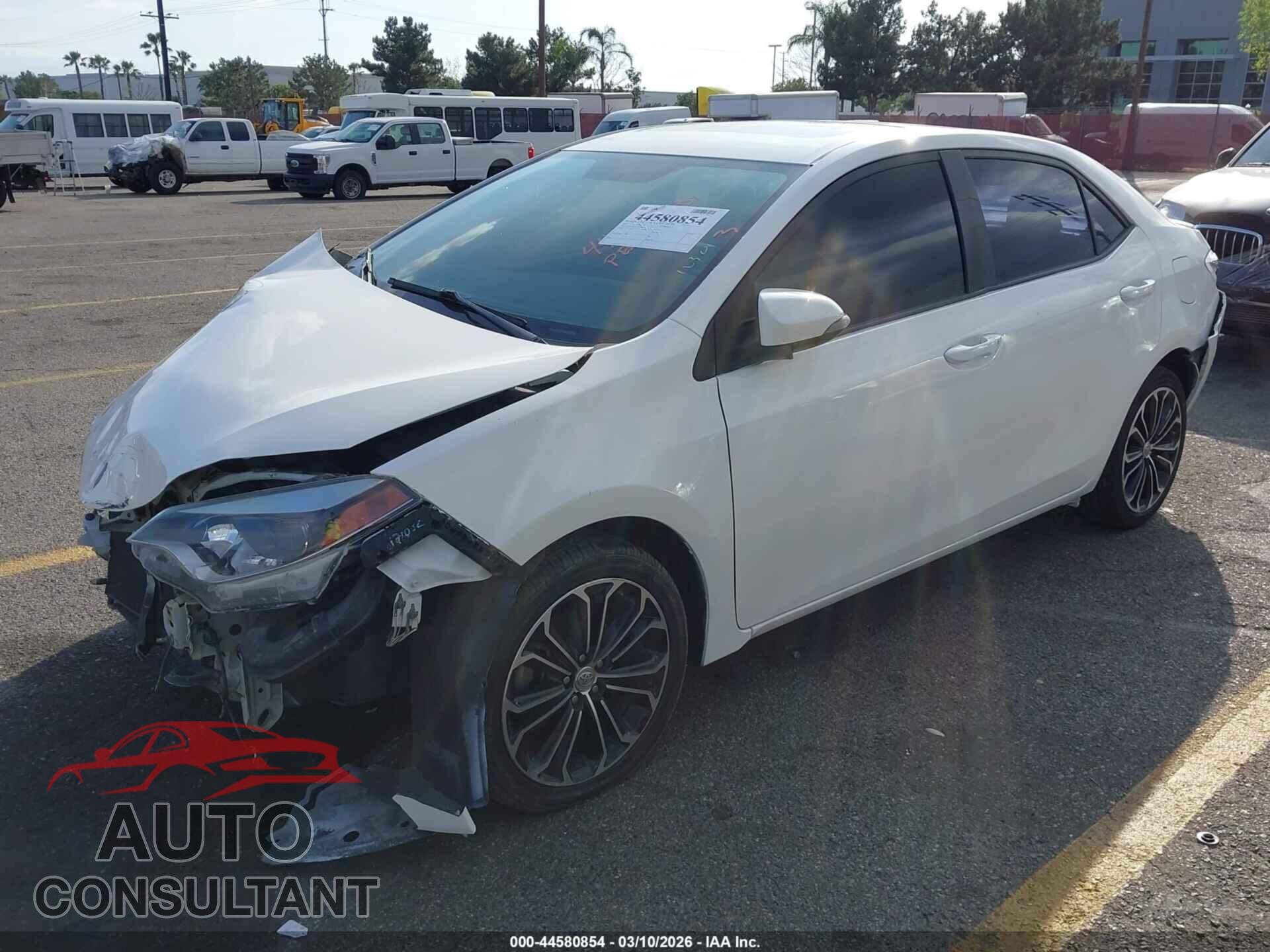 TOYOTA COROLLA 2015 - 5YFBURHE2FP332828