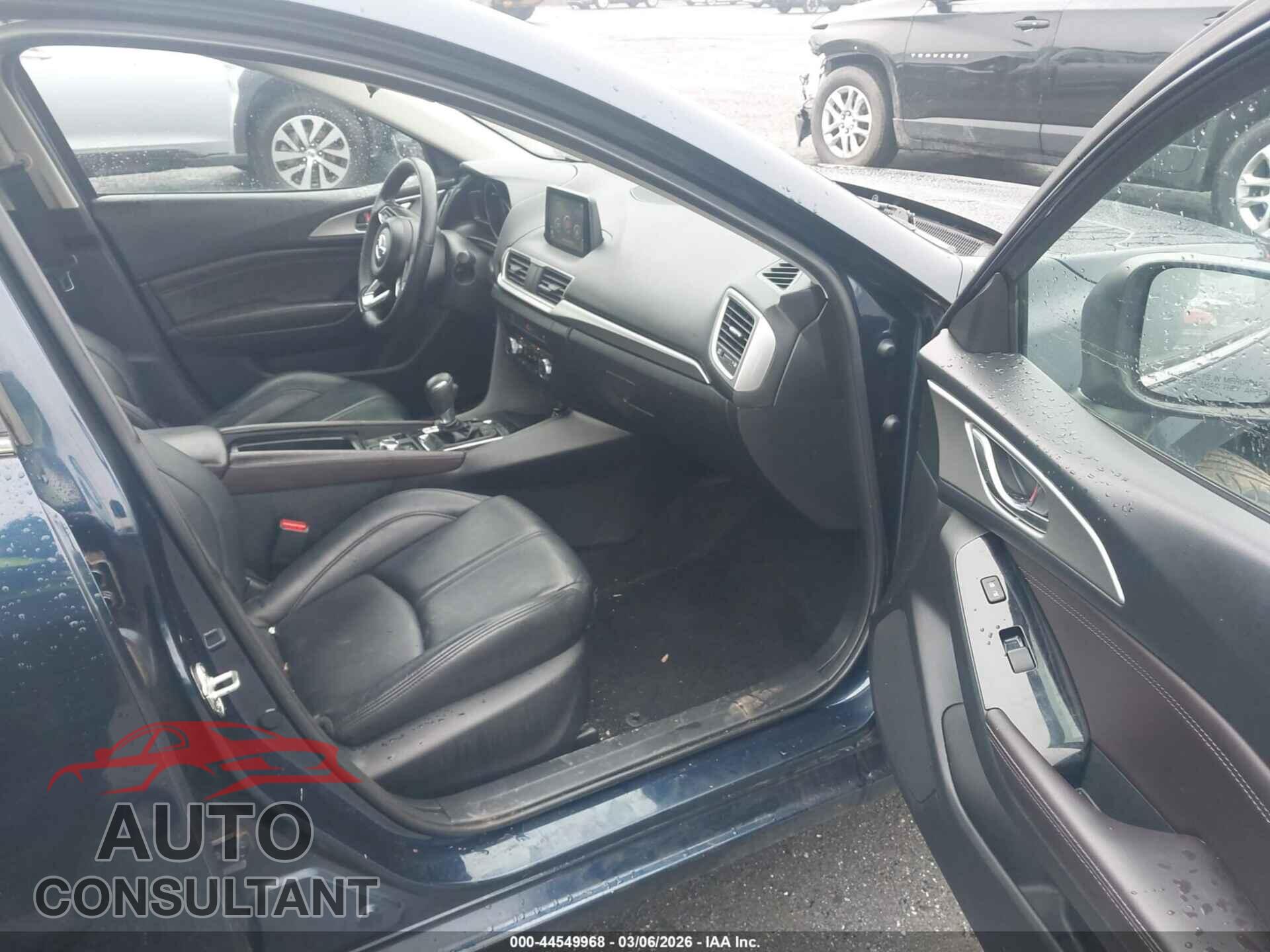 MAZDA MAZDA3 2018 - 3MZBN1L33JM163484