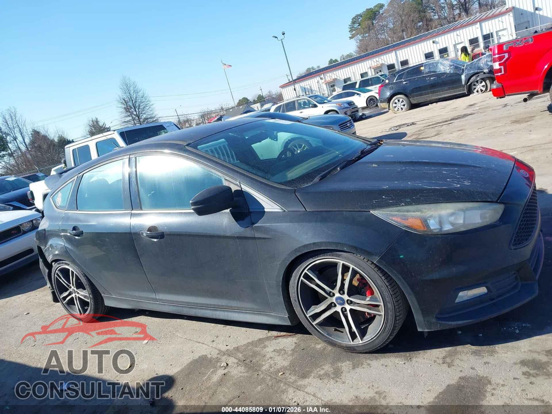 FORD FOCUS 2017 - 1FADP3L95HL333271