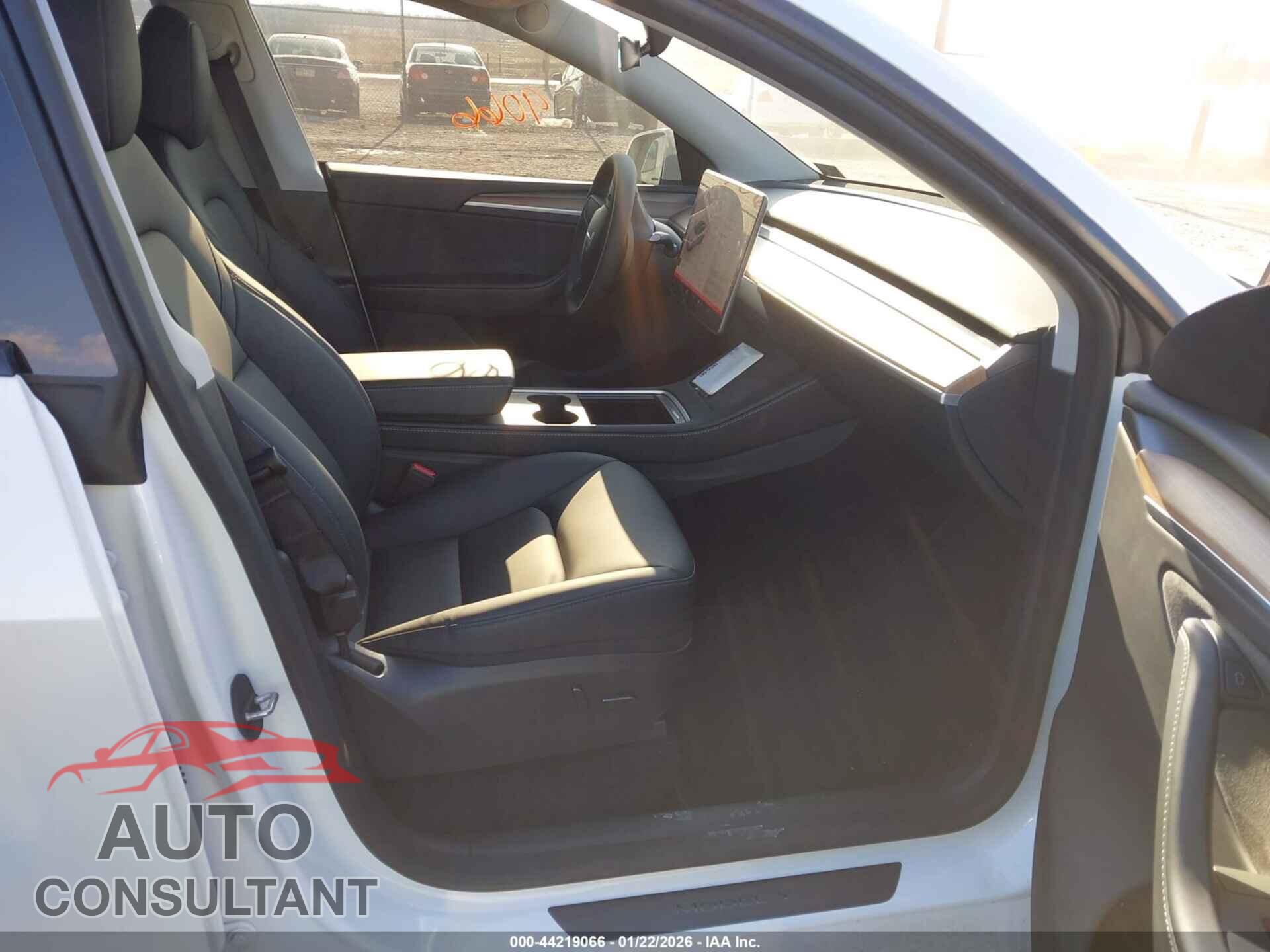 TESLA MODEL Y 2024 - 7SAYGDEE2RA323152