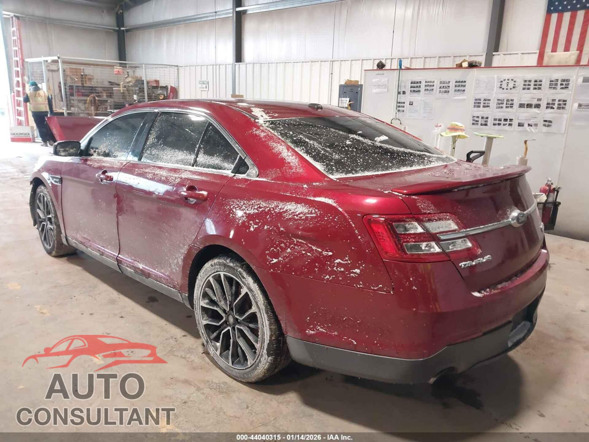 FORD TAURUS 2018 - 1FAHP2KT3JG126708