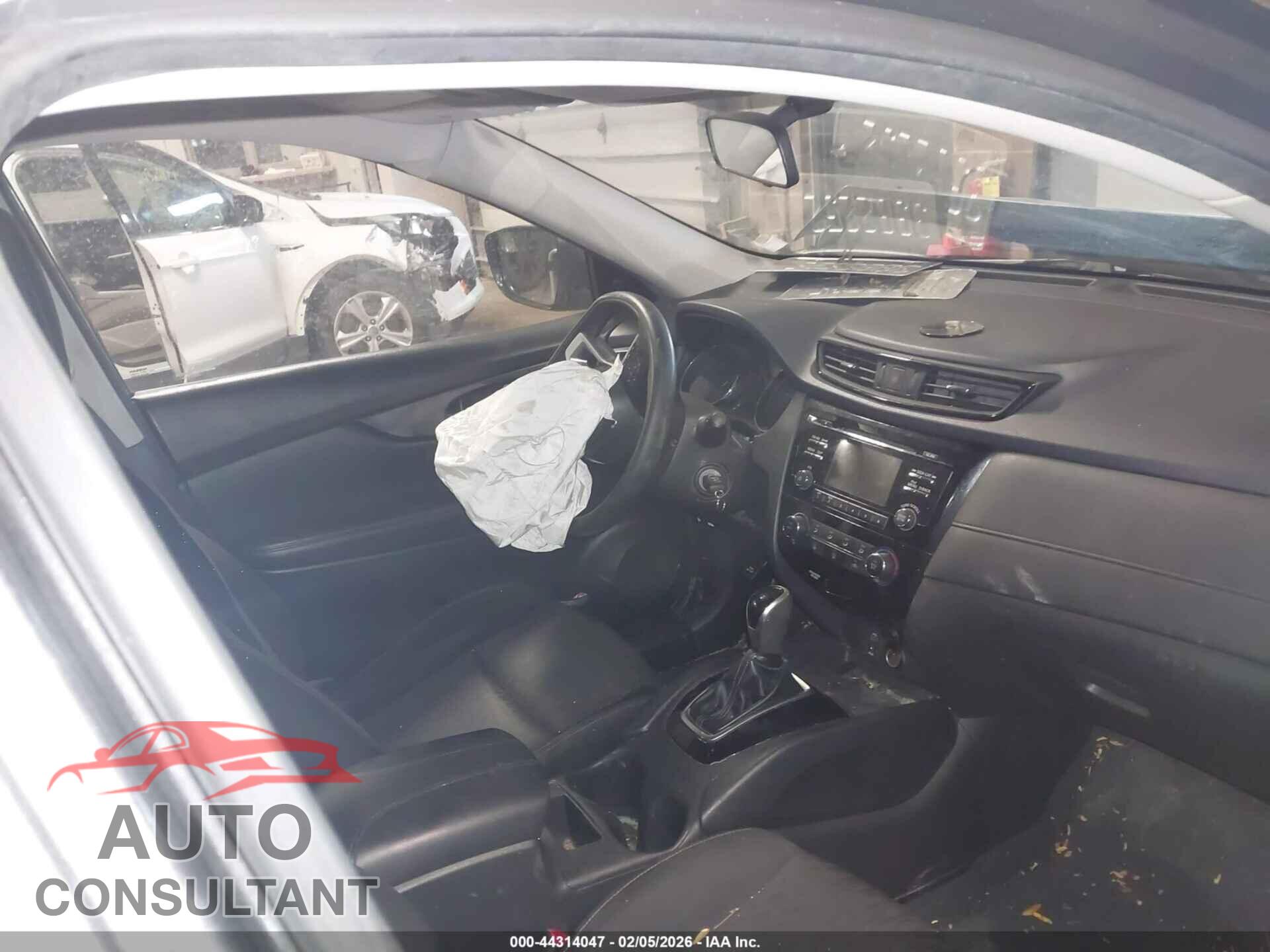 NISSAN ROGUE 2017 - KNMAT2MV8HP611216