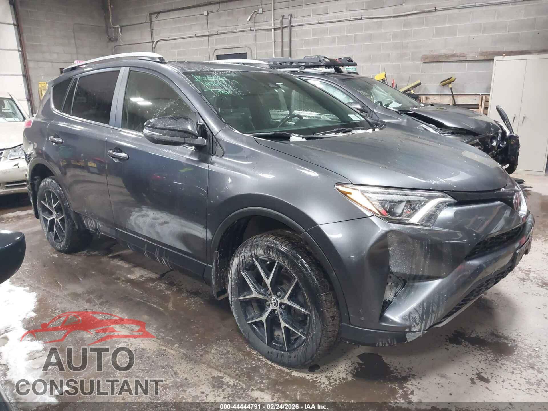TOYOTA RAV4 2017 - JTMJFREV4HD218460
