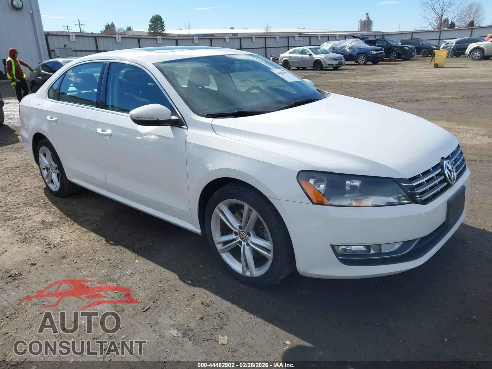 VOLKSWAGEN PASSAT 2012 - 1VWBM7A30CC087929