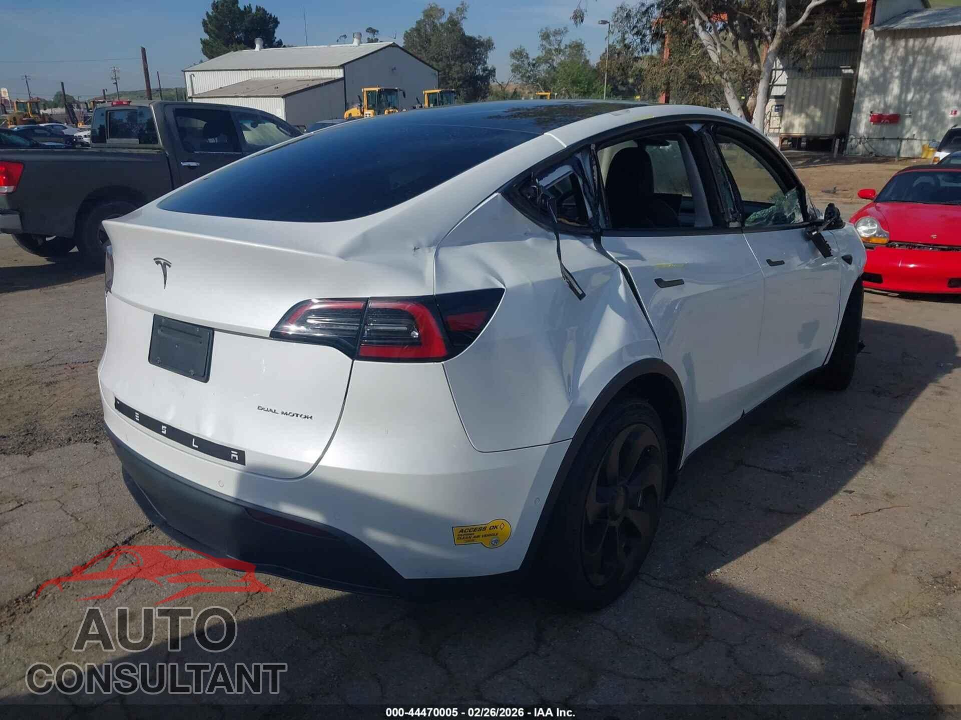 TESLA MODEL Y 2021 - 5YJYGAEE0MF272158