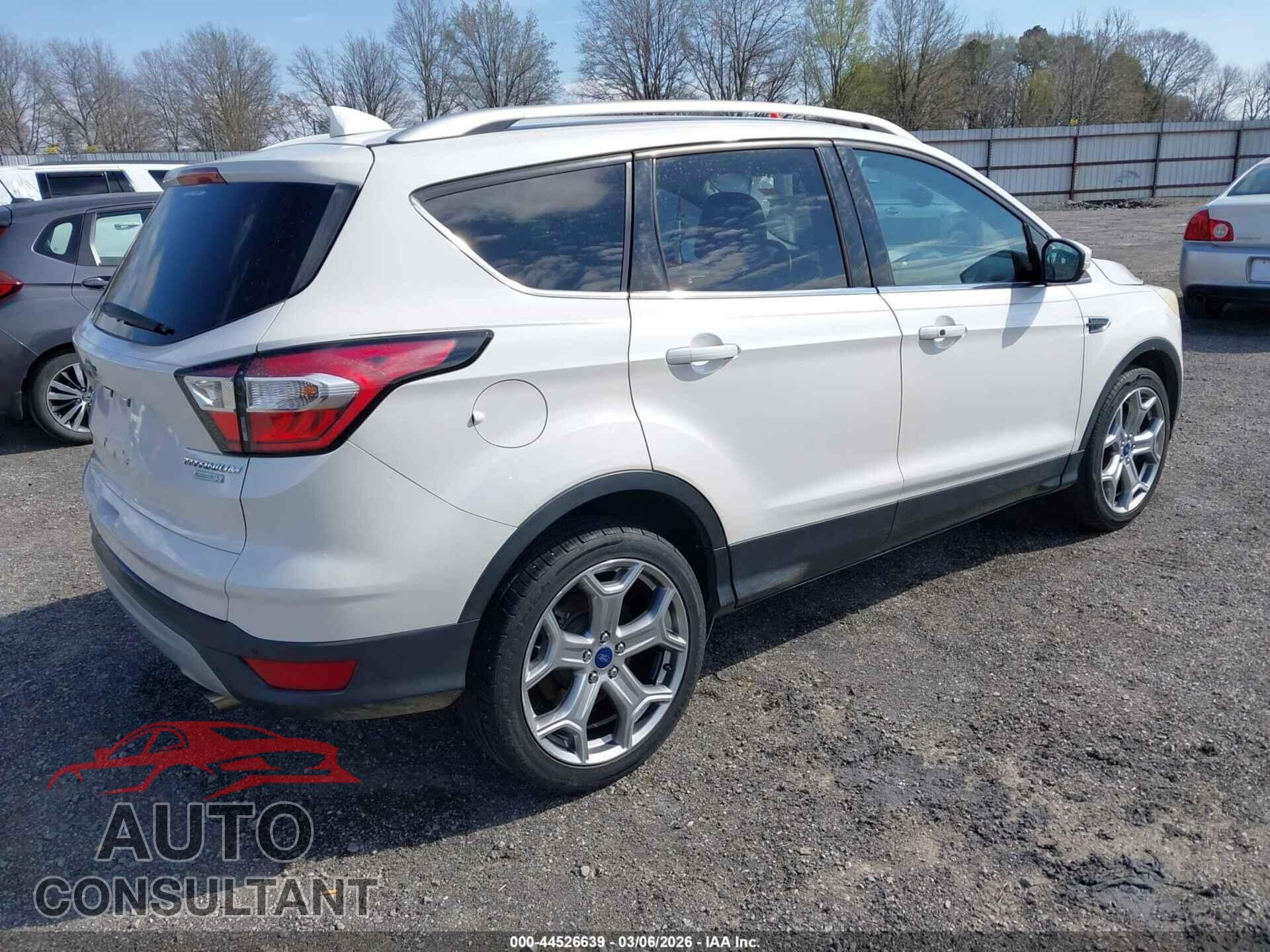 FORD ESCAPE 2017 - 1FMCU0J98HUA09429