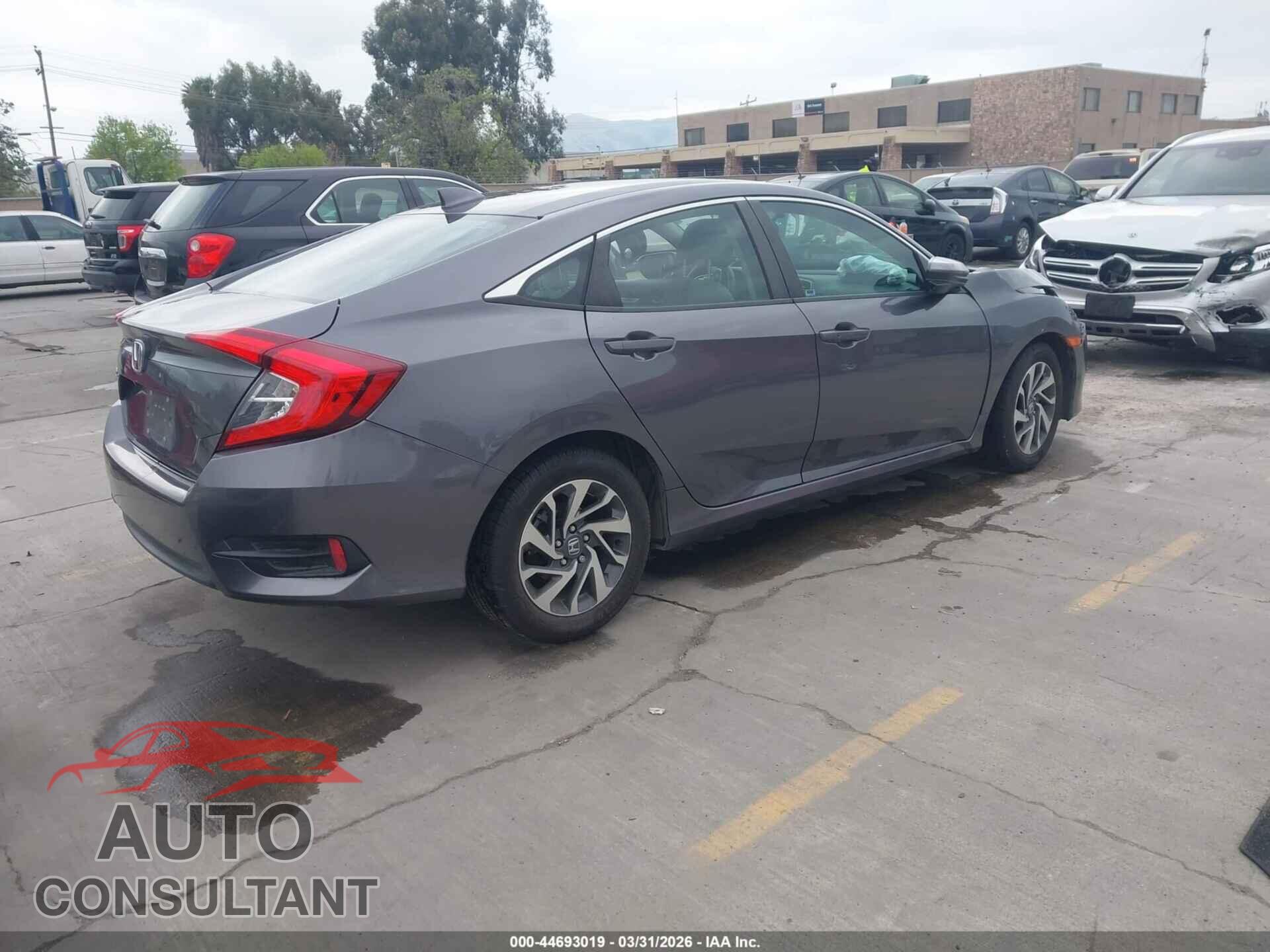 HONDA CIVIC 2018 - 19XFC2F70JE209409