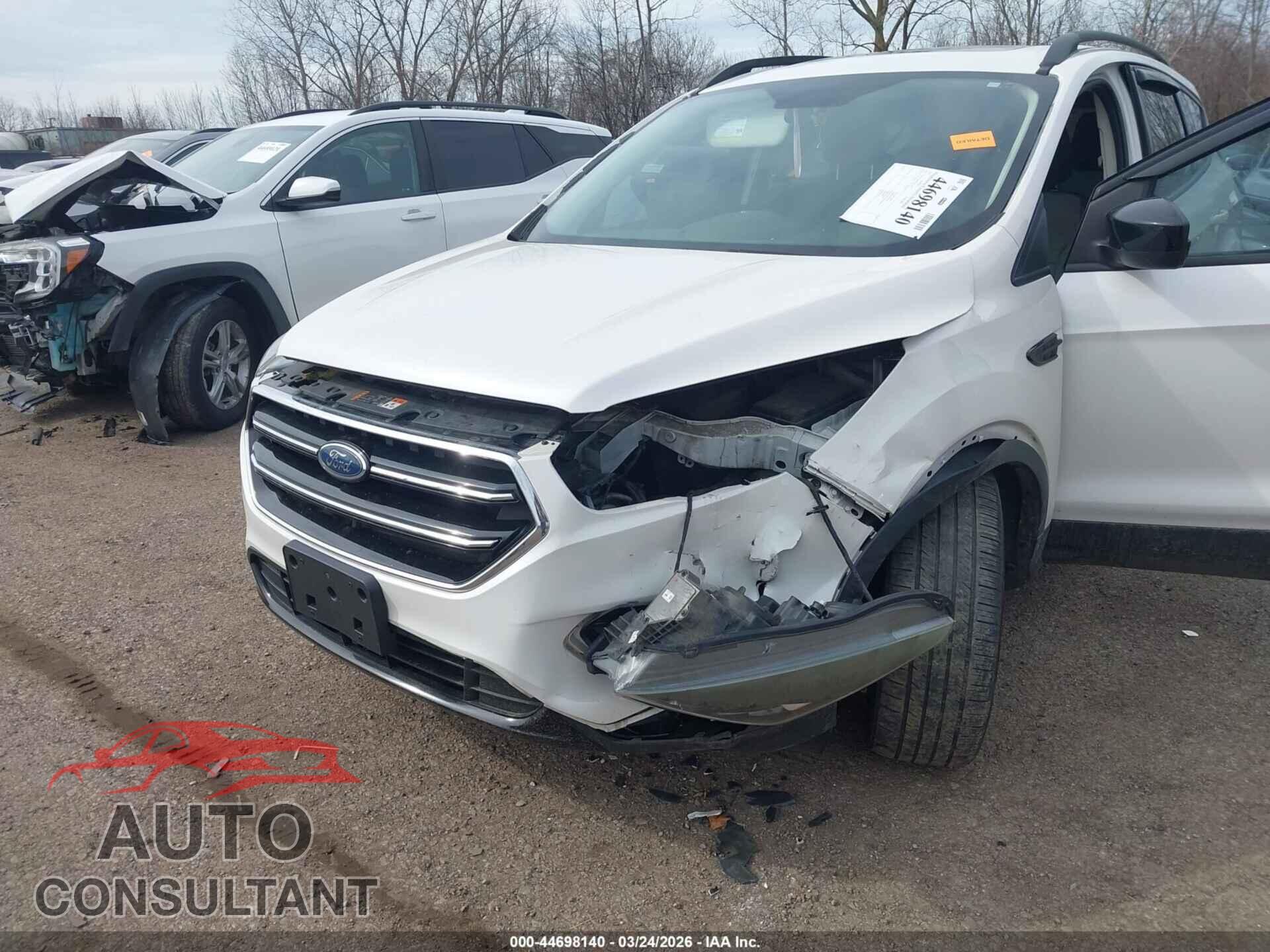 FORD ESCAPE 2017 - 1FMCU0GD9HUB13746