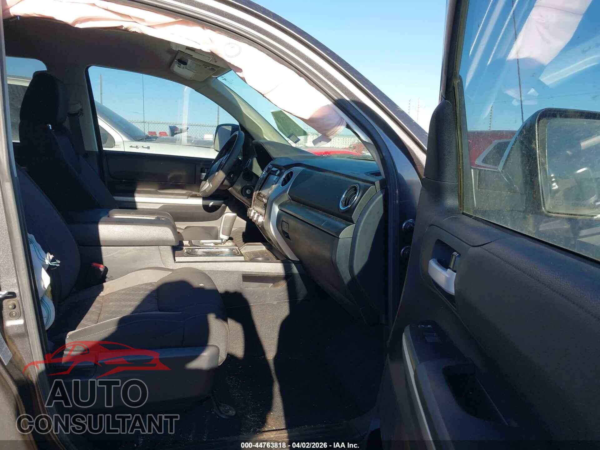 TOYOTA TUNDRA 2017 - 5TFDW5F17HX620196