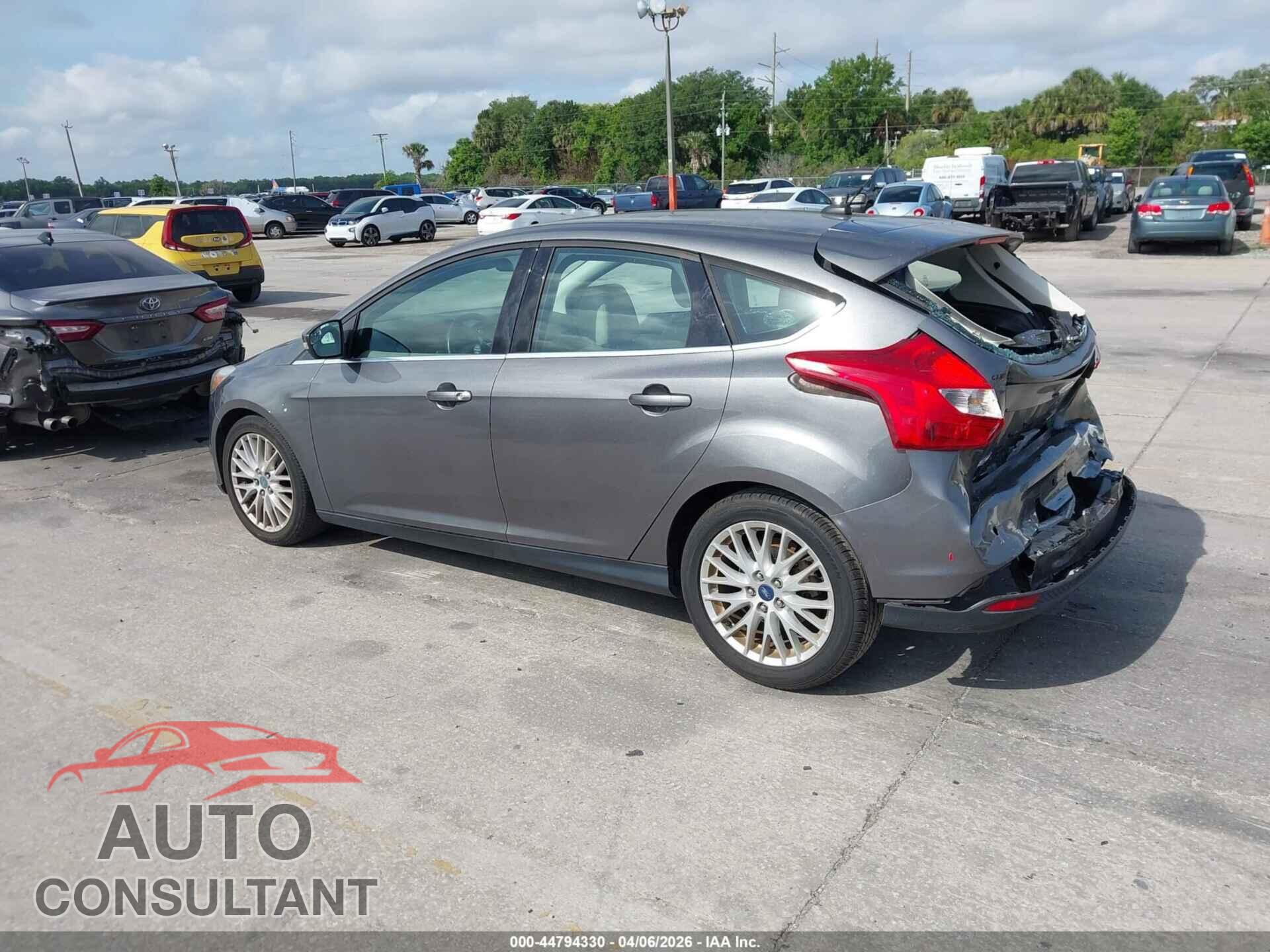 FORD FOCUS 2012 - 1FAHP3M24CL444910