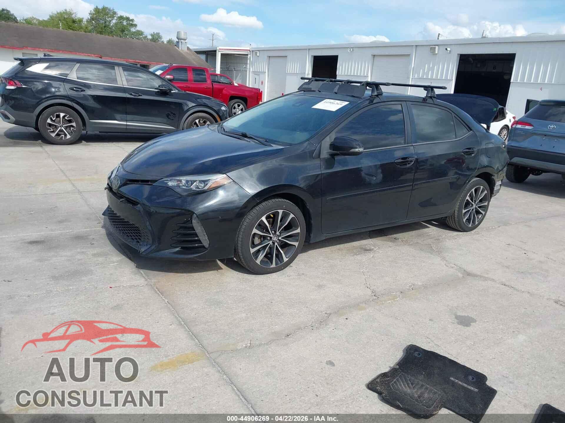 TOYOTA COROLLA 2018 - 5YFBURHE8JP854470