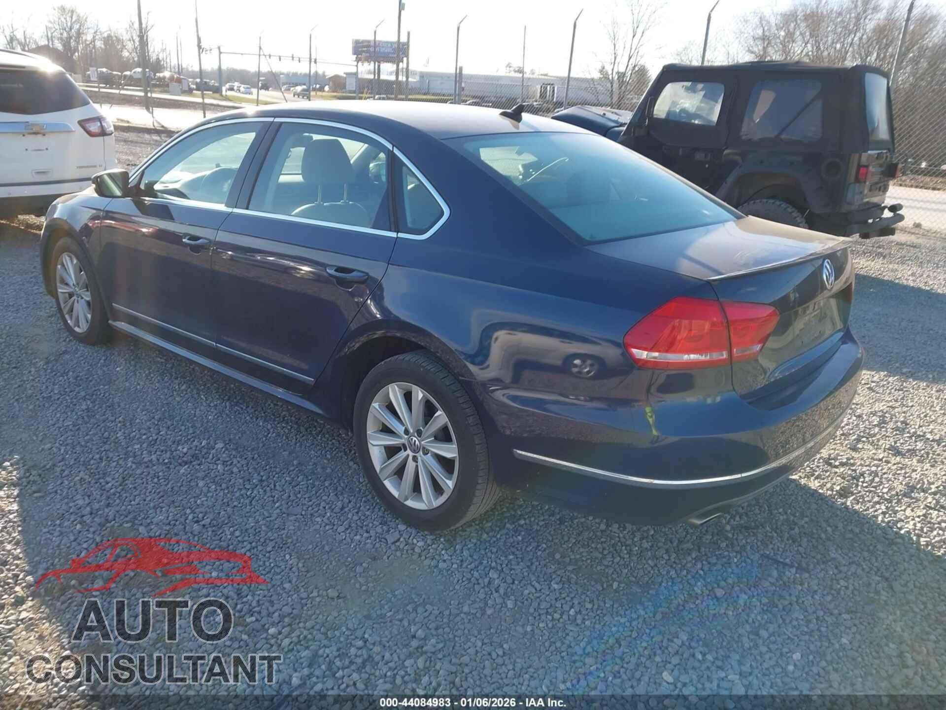 VOLKSWAGEN PASSAT 2013 - 1VWCP7A32DC077738