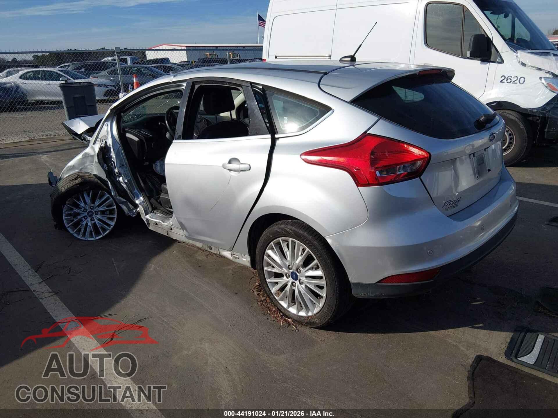 FORD FOCUS 2018 - 1FADP3N29JL247113