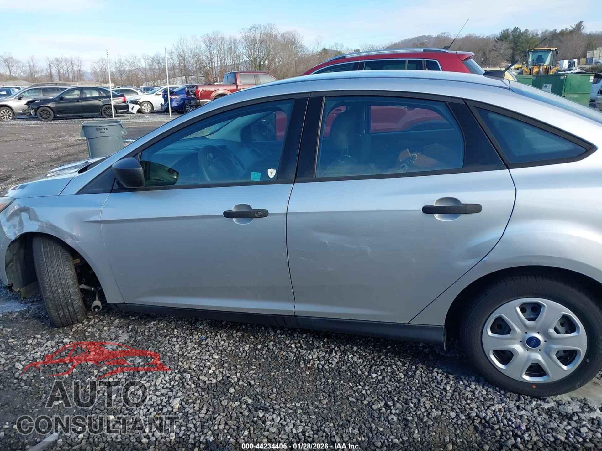 FORD FOCUS 2017 - 1FADP3E24HL317238