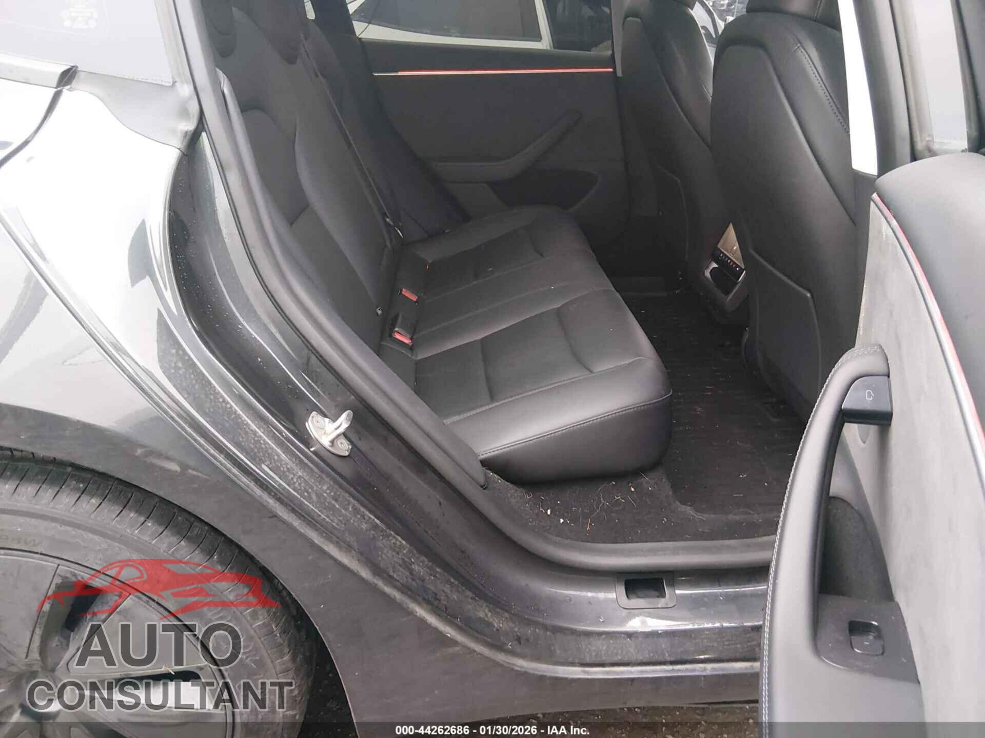 TESLA MODEL 3 2024 - 5YJ3E1EB1RF729251