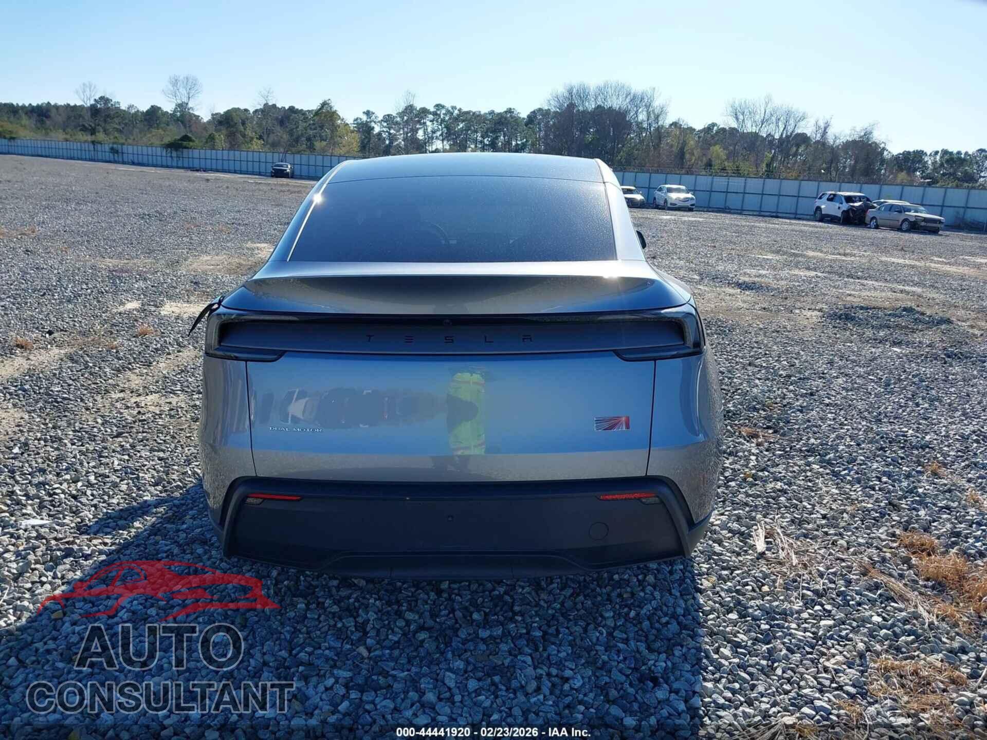 TESLA MODEL Y 2026 - 7SAYGDEE2TA382905