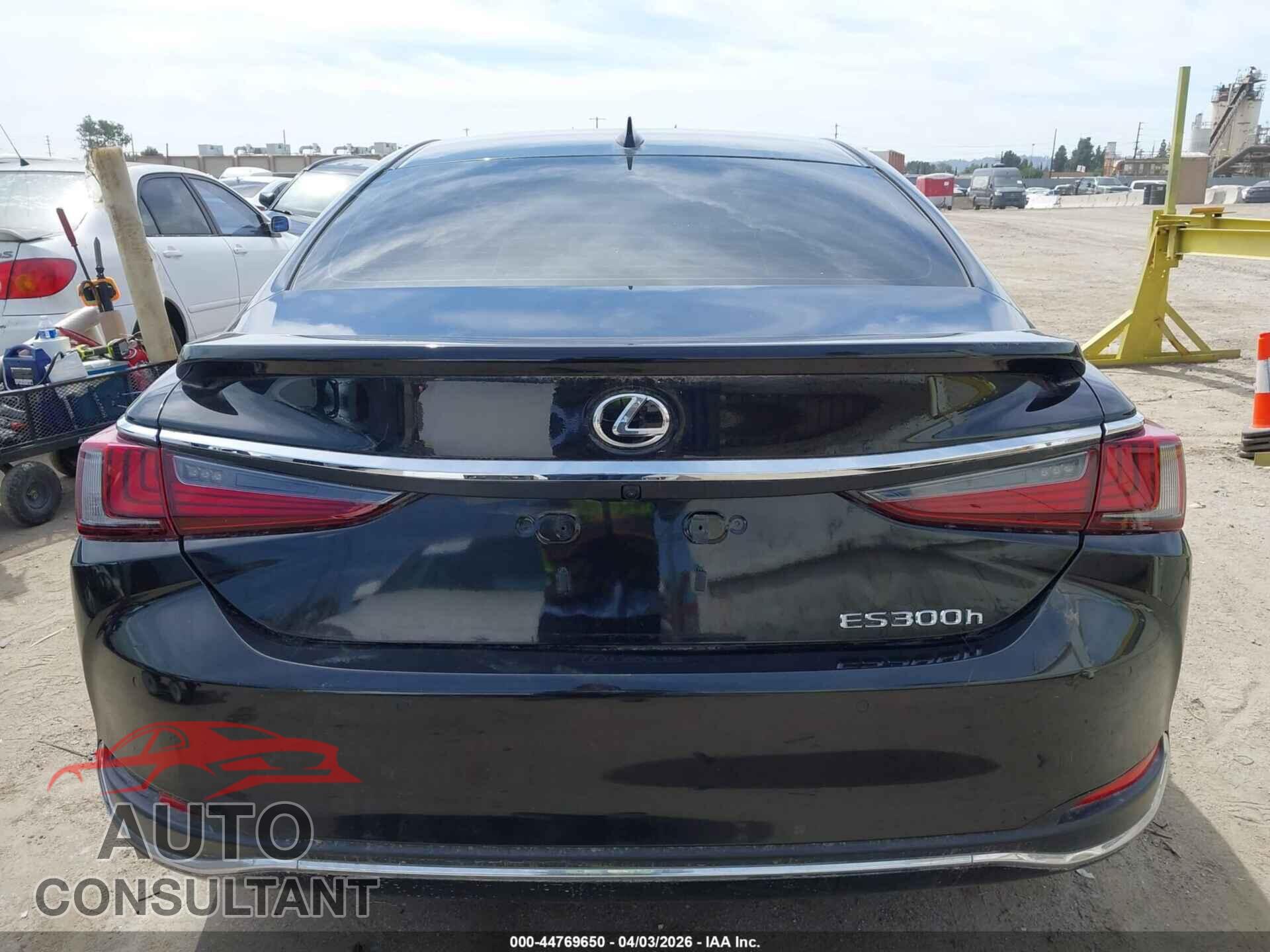 LEXUS ES 300H 2024 - 58ADA1C19RU040189