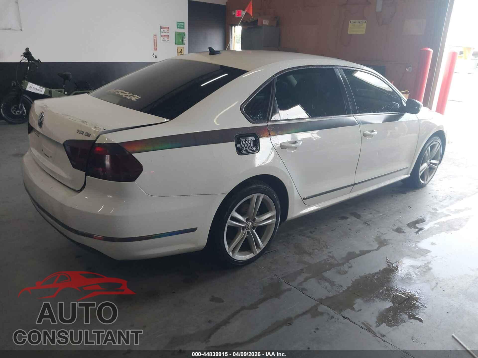 VOLKSWAGEN PASSAT 2015 - 1VWBS7A34FC065152