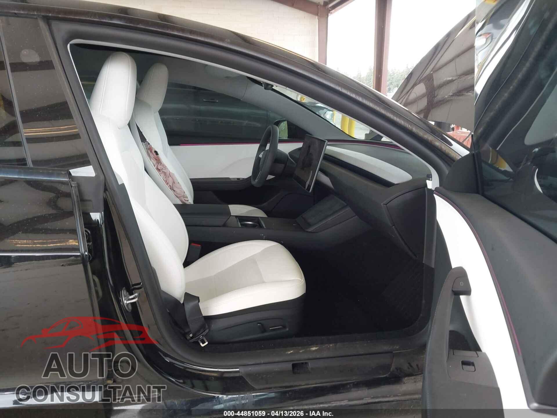 TESLA MODEL 3 2026 - 5YJ3E1EA3TF136215