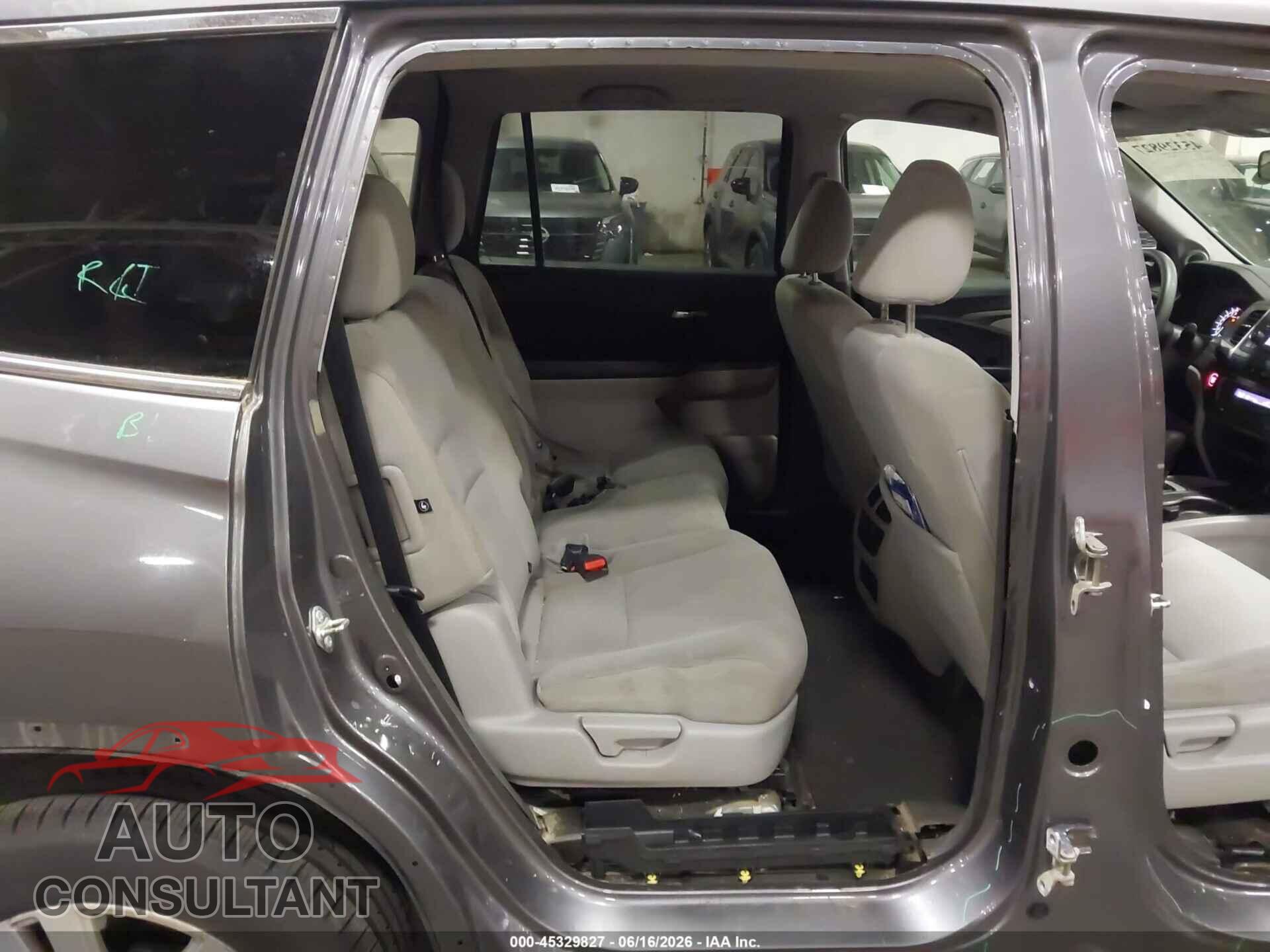 HONDA PILOT 2017 - 5FNYF5H11HB007922
