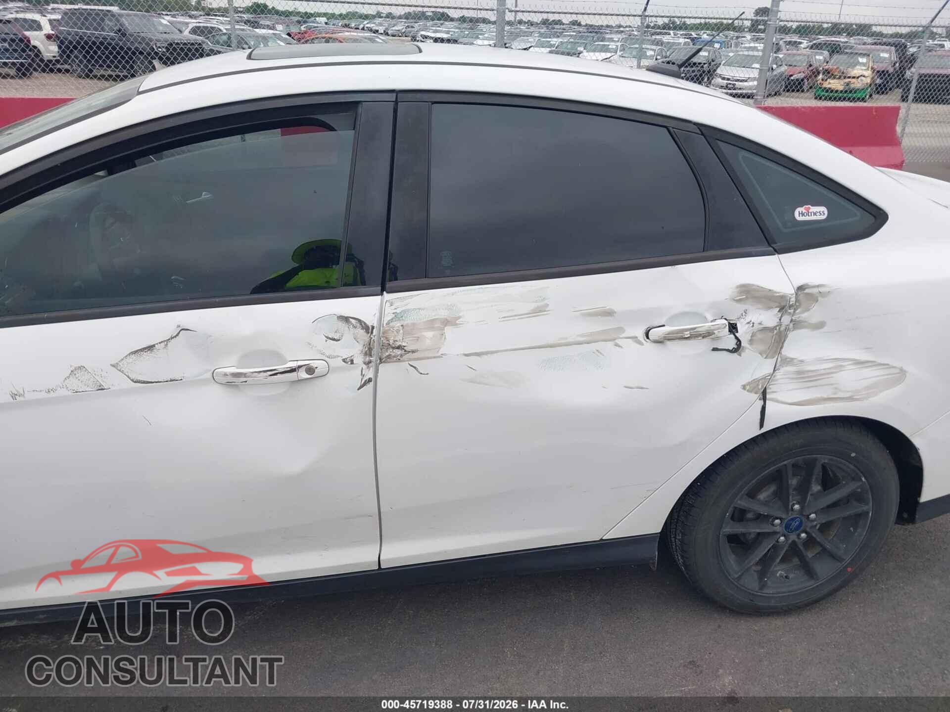 FORD FOCUS 2015 - 1FADP3F29FL205496