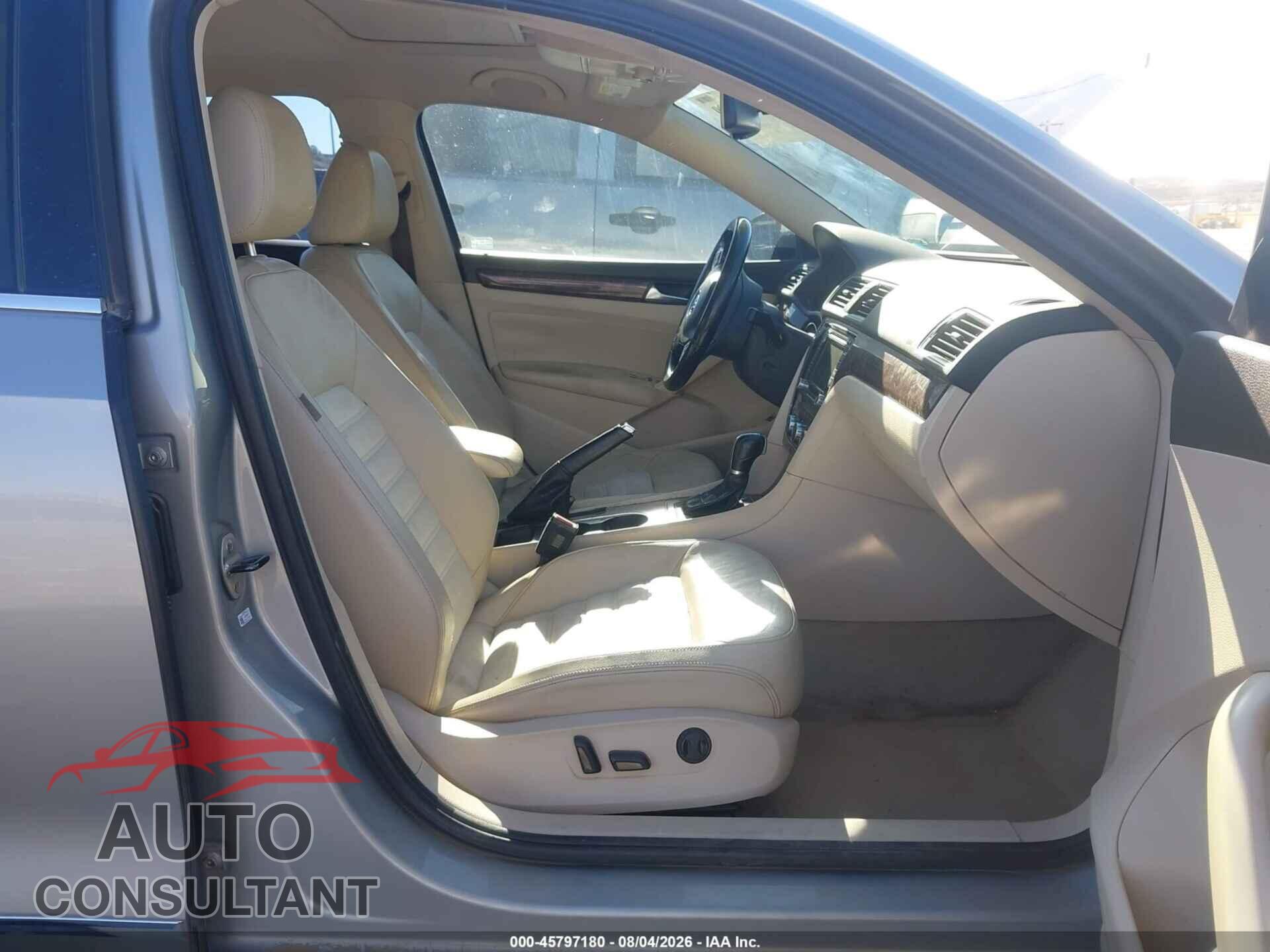 VOLKSWAGEN PASSAT 2013 - 1VWCN7A37DC108357