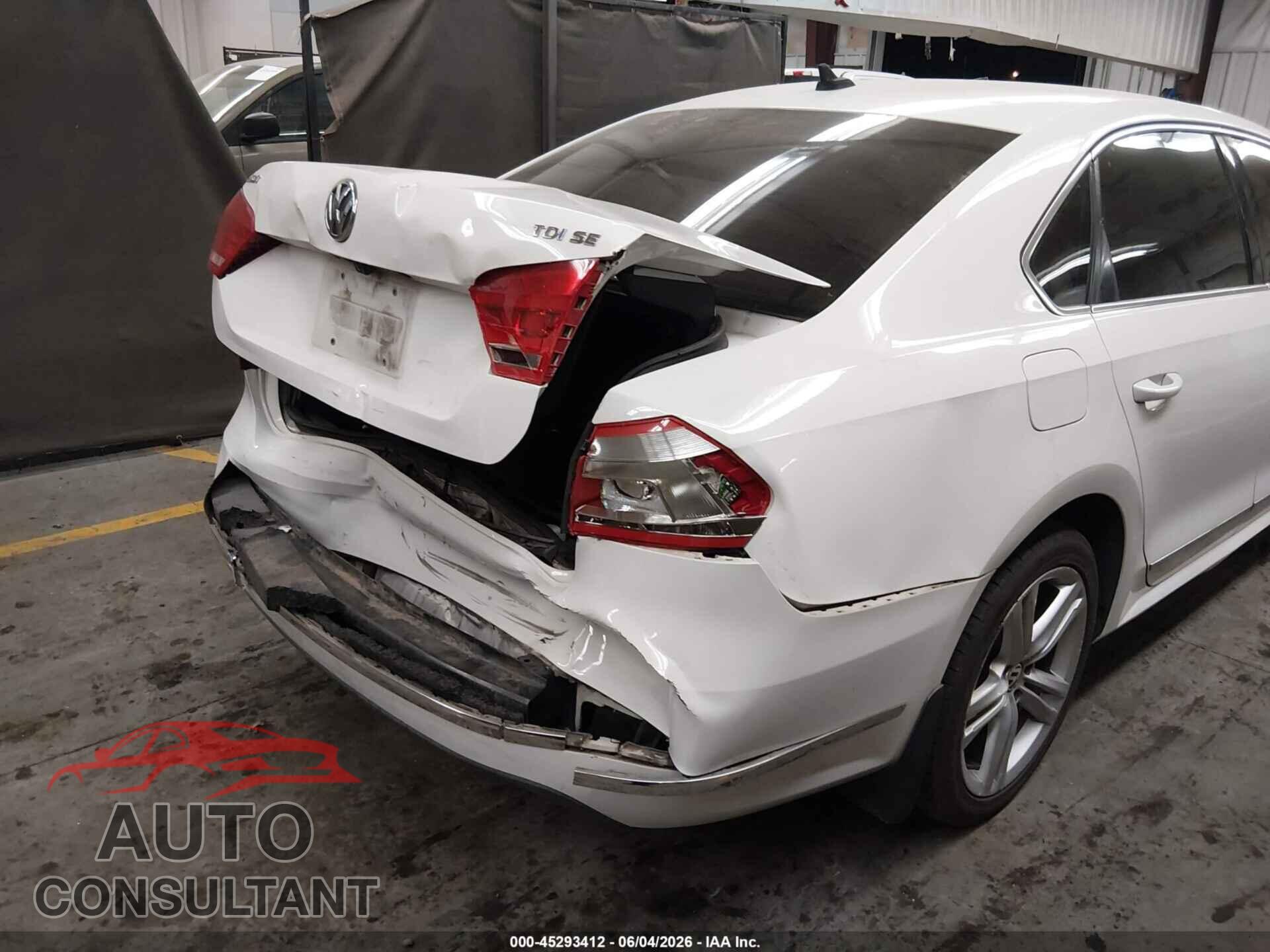 VOLKSWAGEN PASSAT 2015 - 1VWBV7A33FC051203