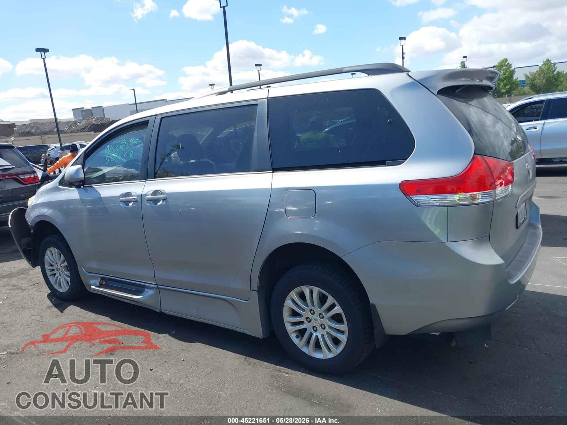 TOYOTA SIENNA 2011 - 5TDYK3DC0BS039366