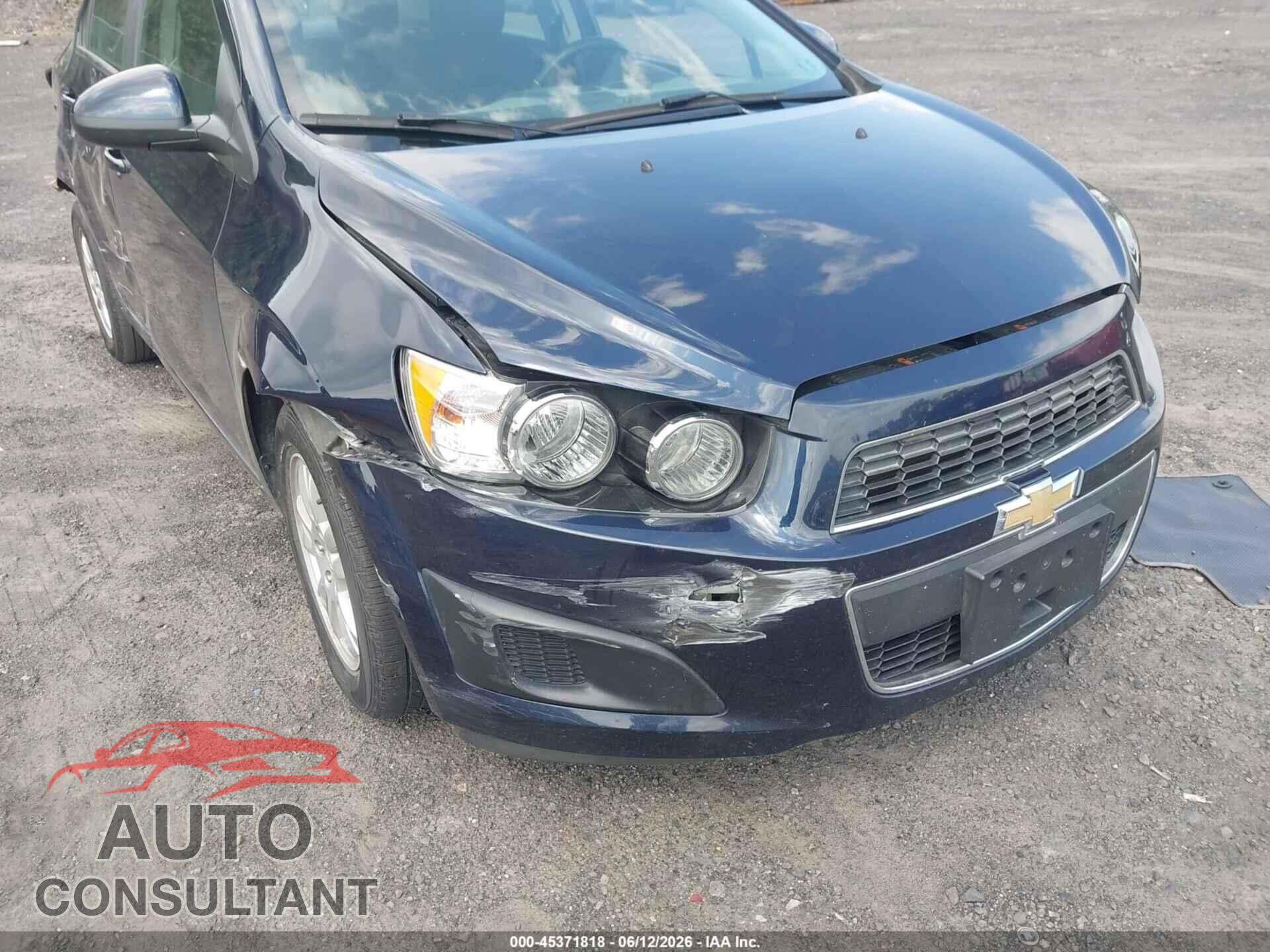 CHEVROLET SONIC 2016 - 1G1JC5SB3G4110477