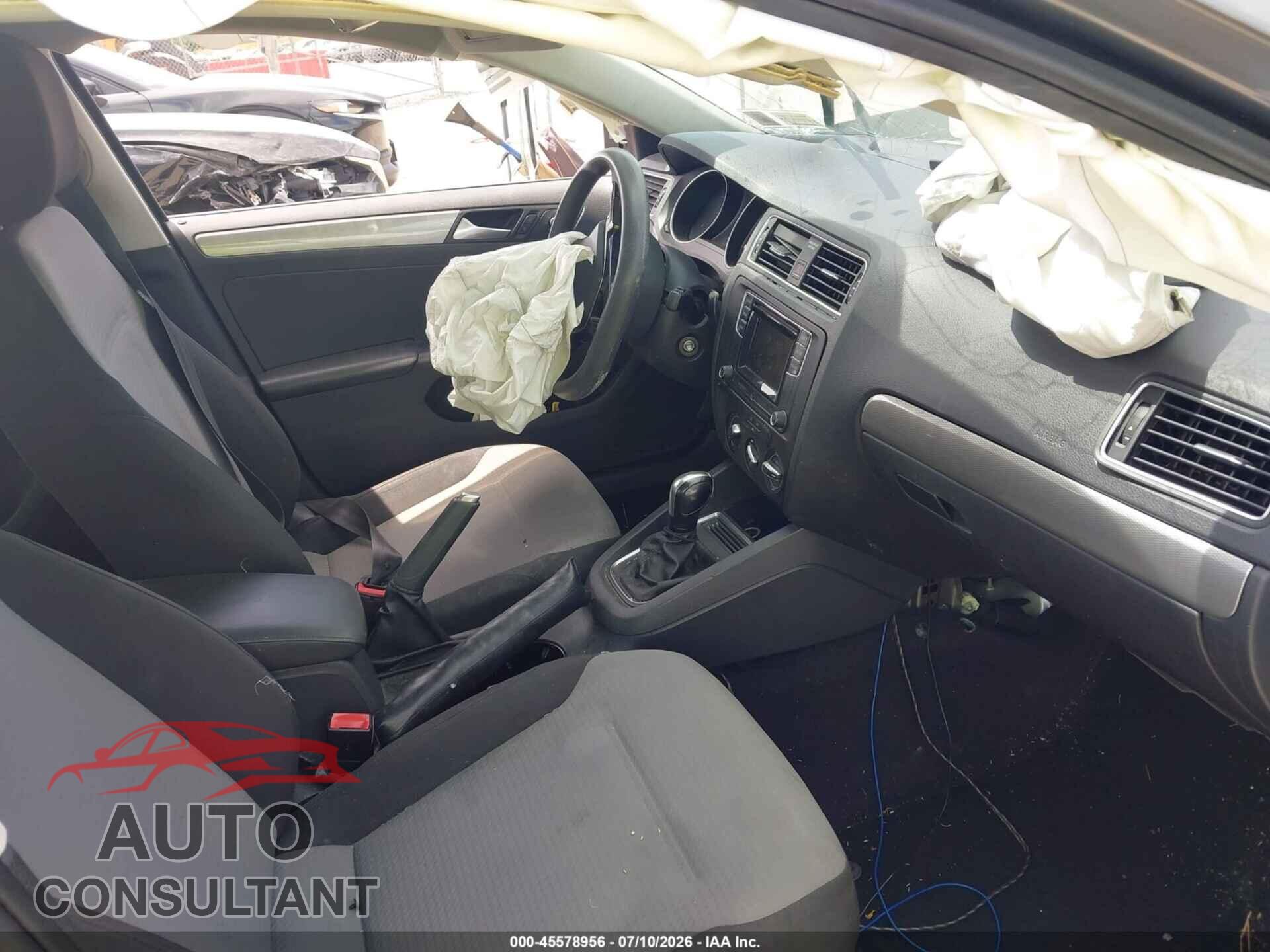 VOLKSWAGEN JETTA 2017 - 3VW2B7AJ6HM280287