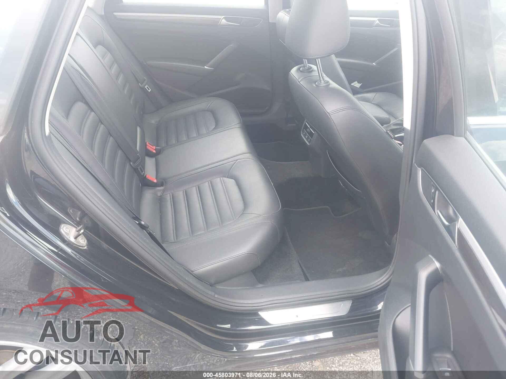 VOLKSWAGEN PASSAT 2017 - 1VWCT7A33HC074302
