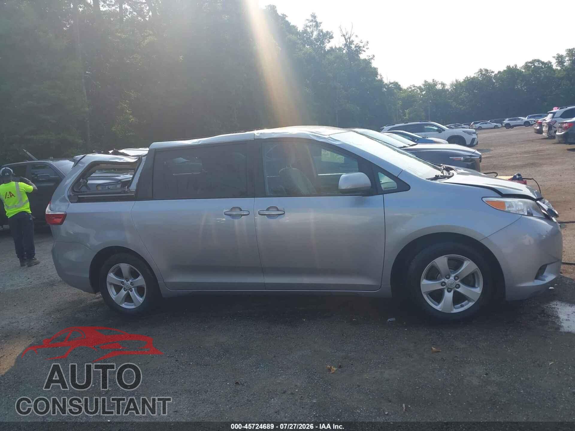 TOYOTA SIENNA 2015 - 5TDKK3DC5FS656550