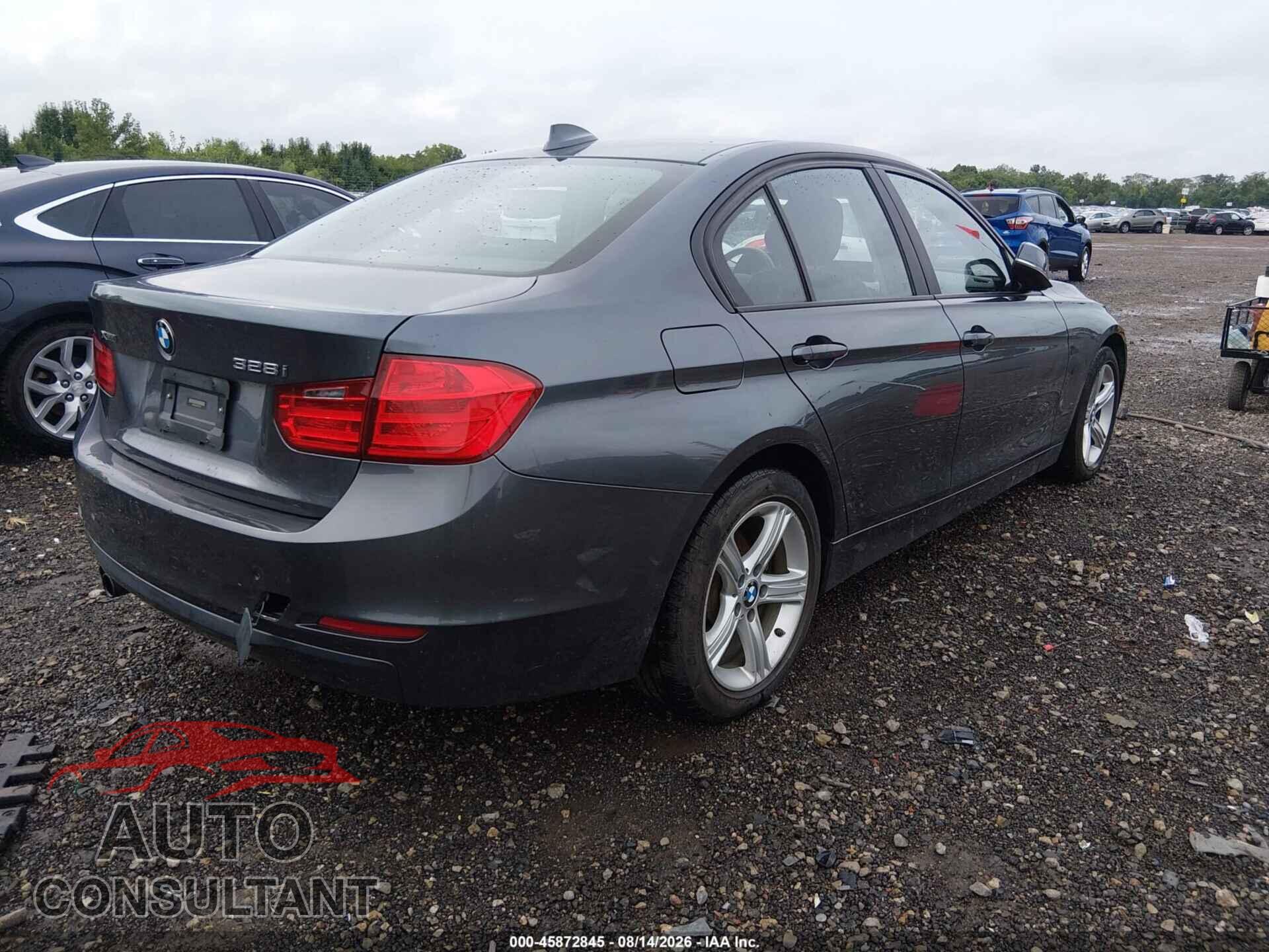 BMW 328I 2013 - WBA3B3C5XDJ811186