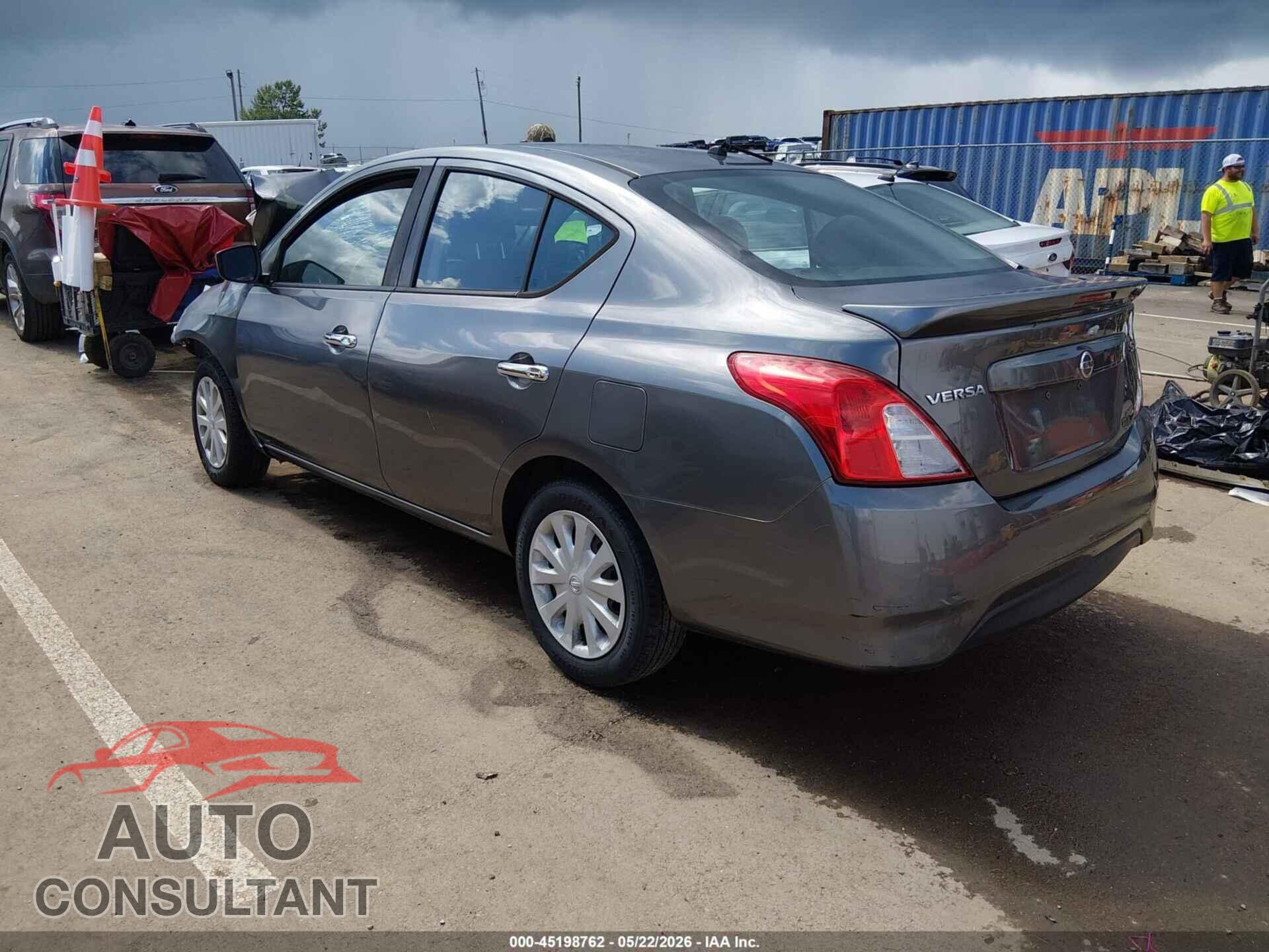 NISSAN VERSA 2017 - 3N1CN7AP1HL828420