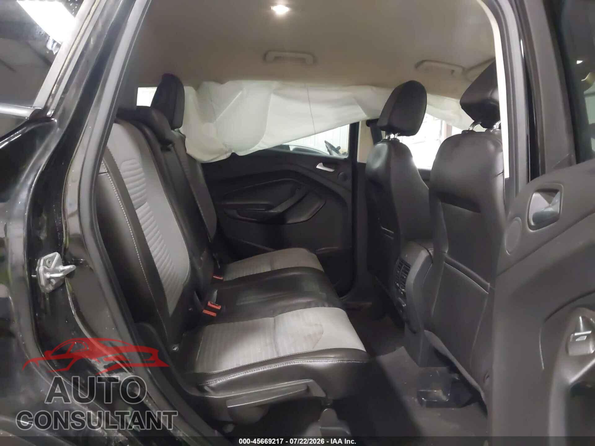 FORD ESCAPE 2017 - 1FMCU9GD0HUB42007
