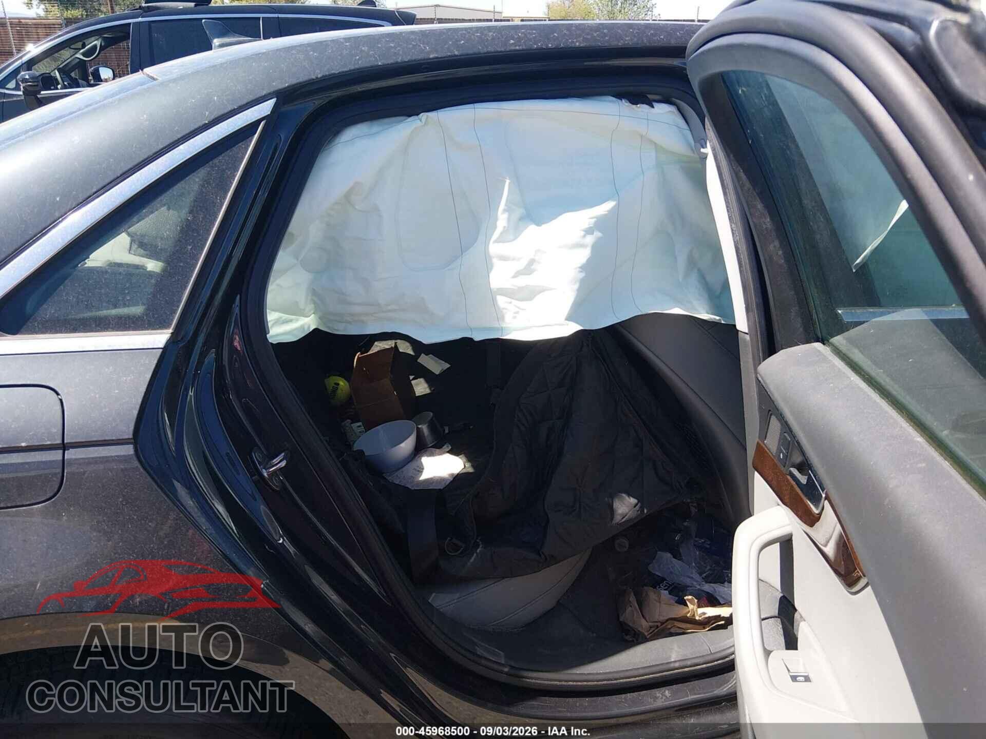 AUDI A4 2019 - WAUDNAF41KA018343
