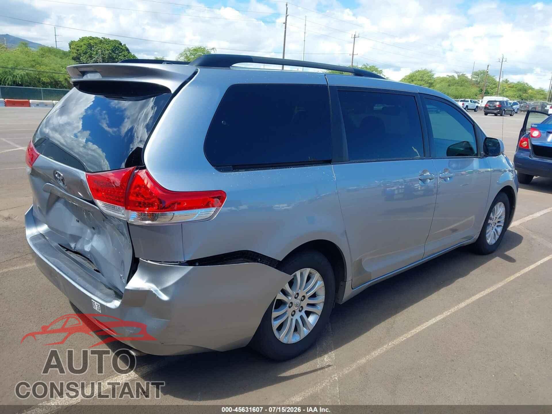 TOYOTA SIENNA 2011 - 5TDYK3DC5BS070905