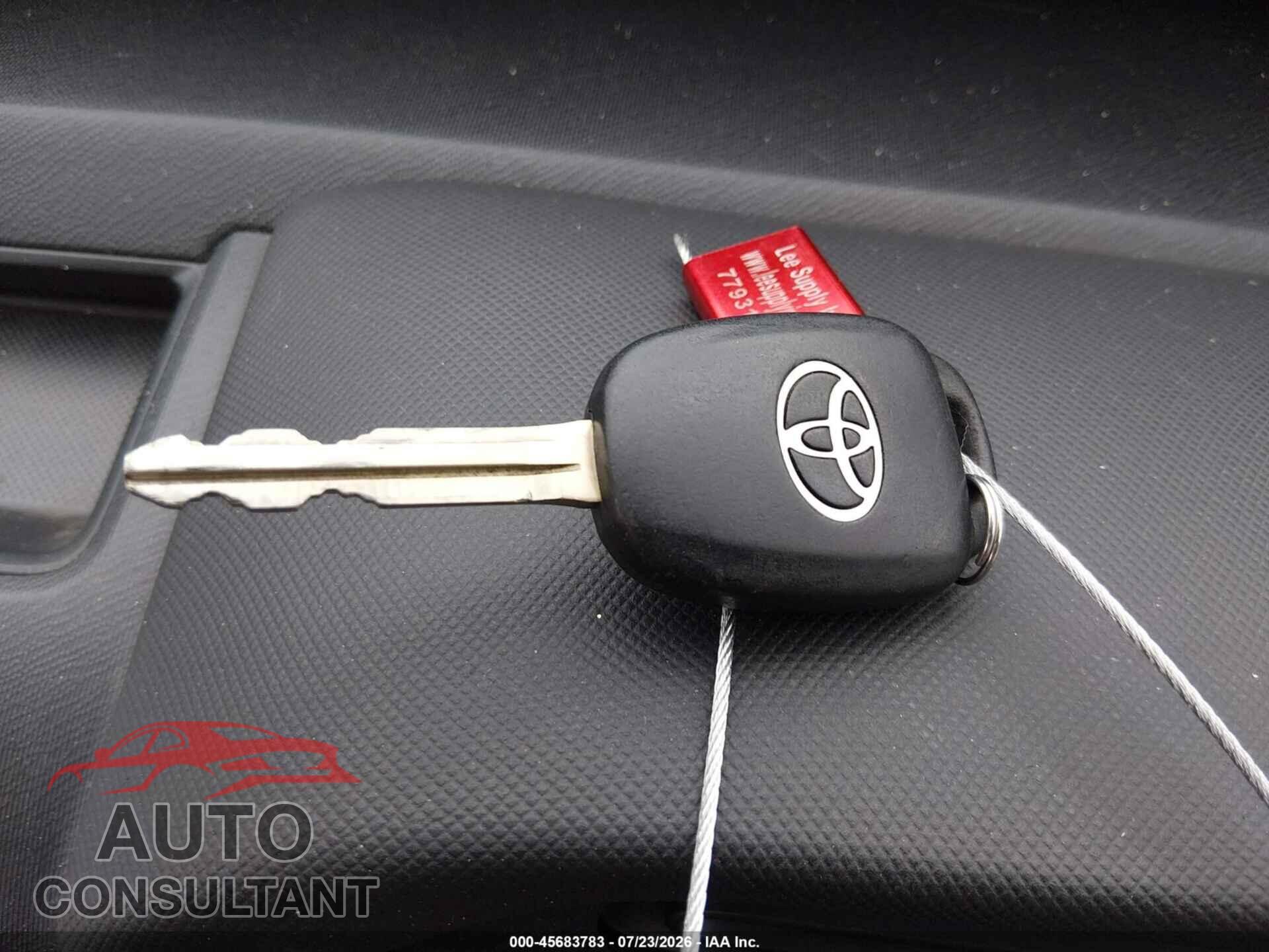 TOYOTA PRIUS C 2017 - JTDKDTB30H1592575