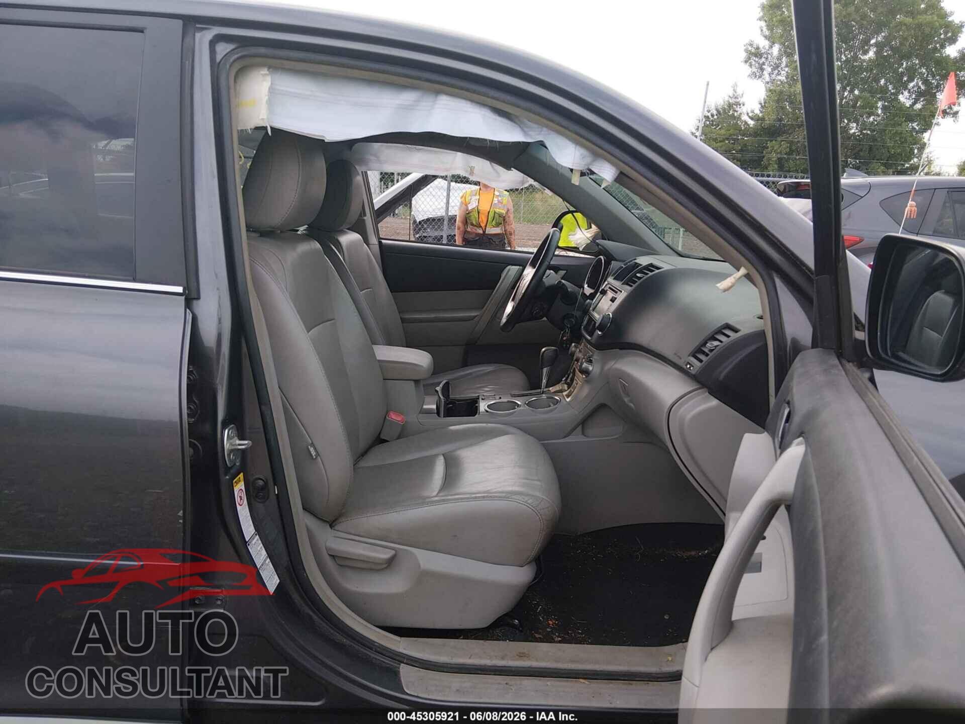TOYOTA HIGHLANDER 2013 - 5TDBK3EH8DS186389
