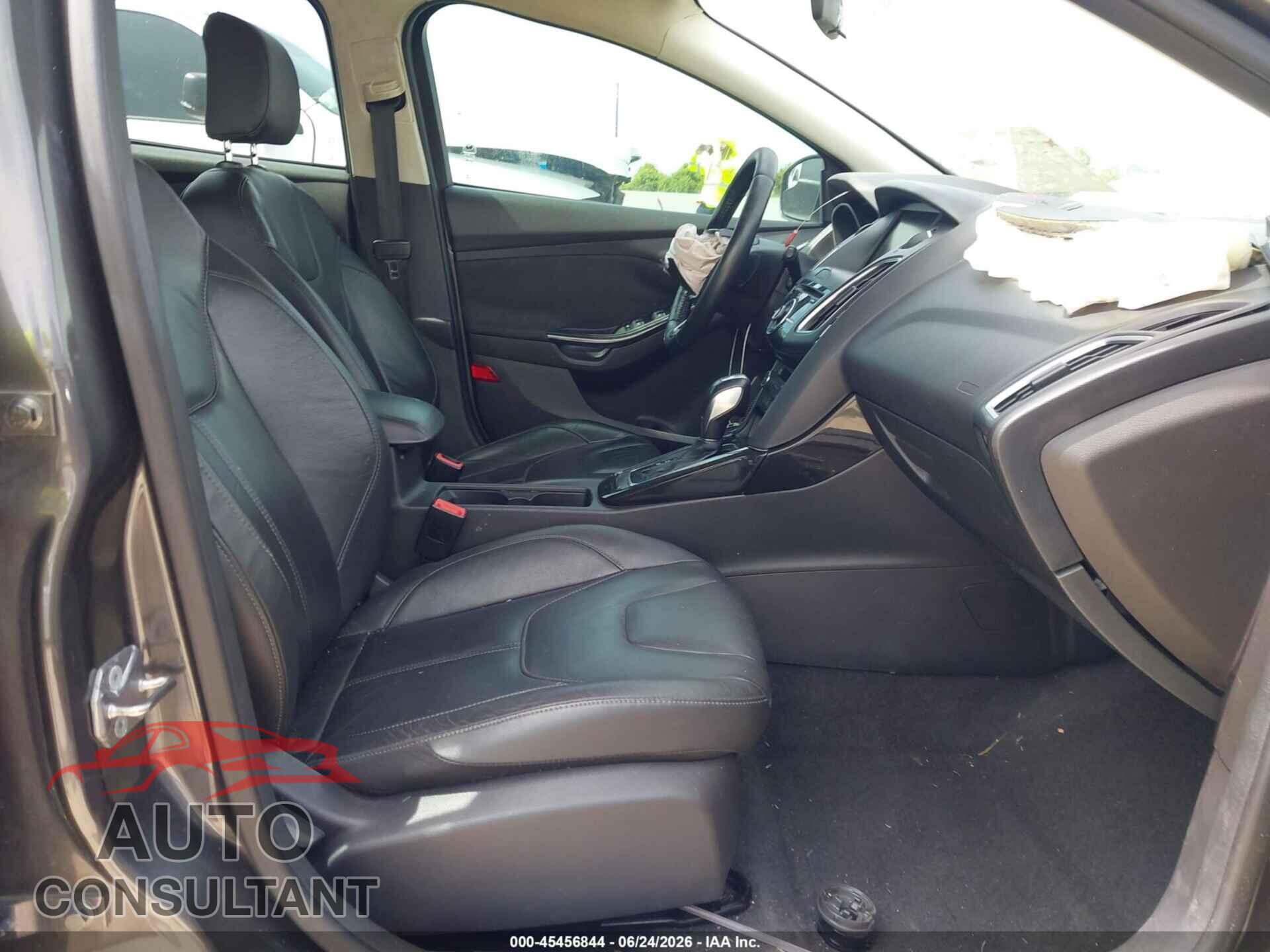 FORD FOCUS 2015 - 1FADP3N29FL387265