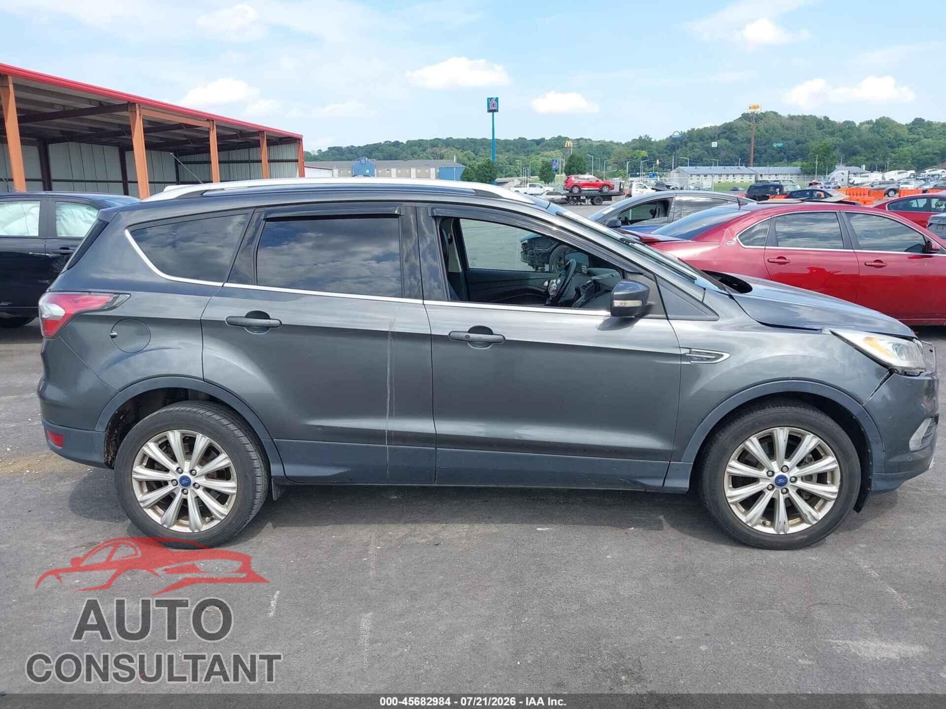 FORD ESCAPE 2017 - 1FMCU0J99HUB36321