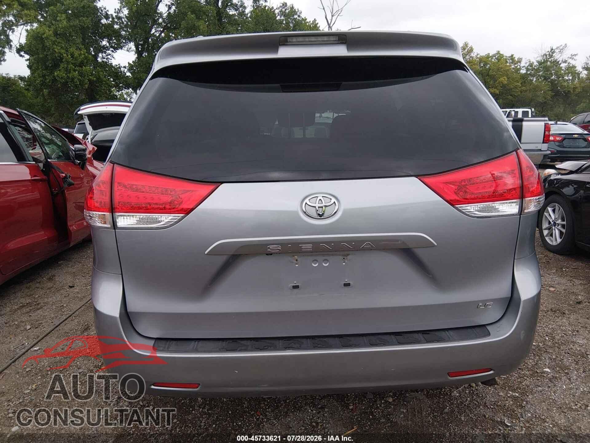 TOYOTA SIENNA 2011 - 5TDKK3DC1BS172949