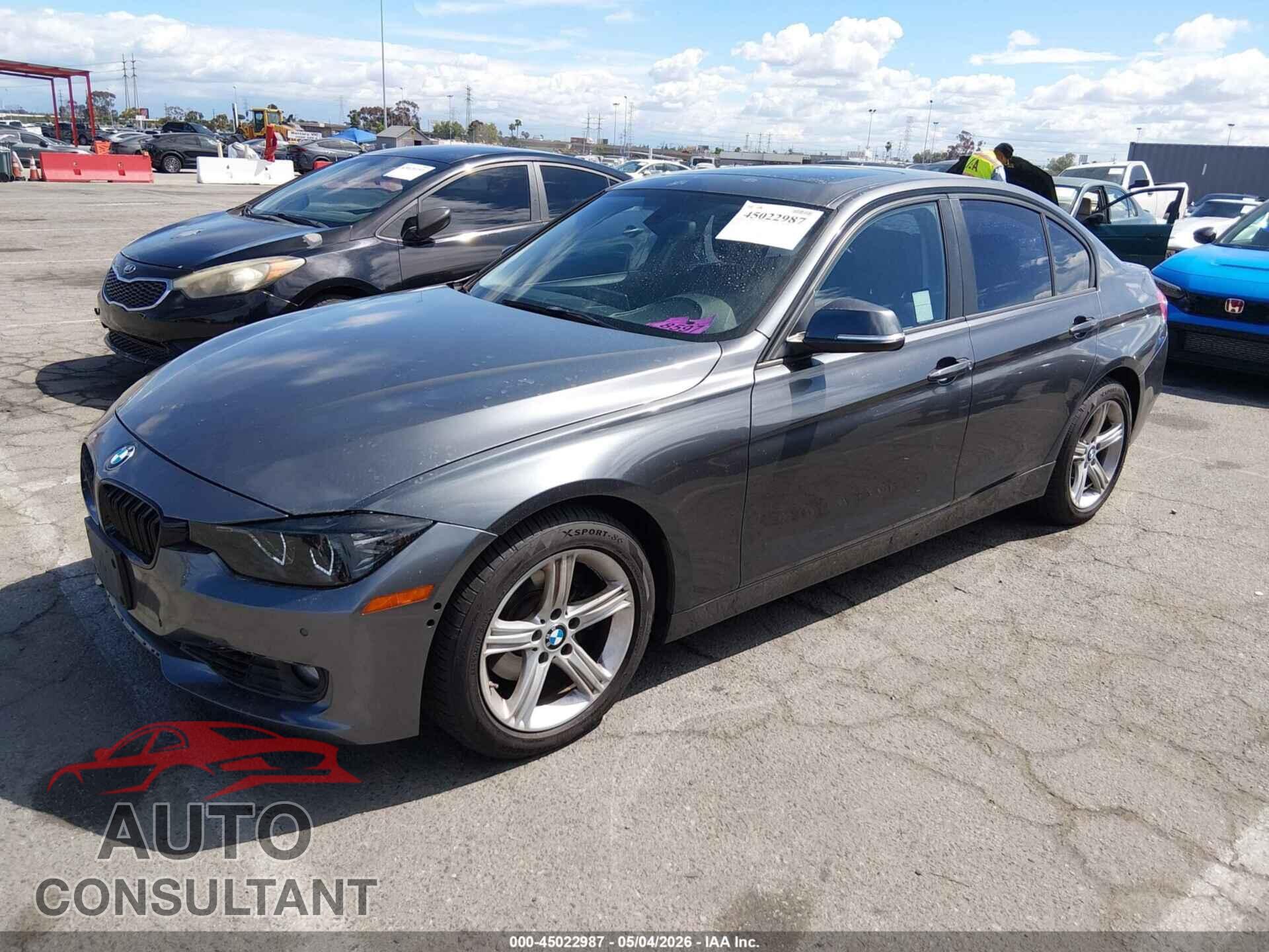 BMW 328I 2013 - WBA3C1C5XDF435559