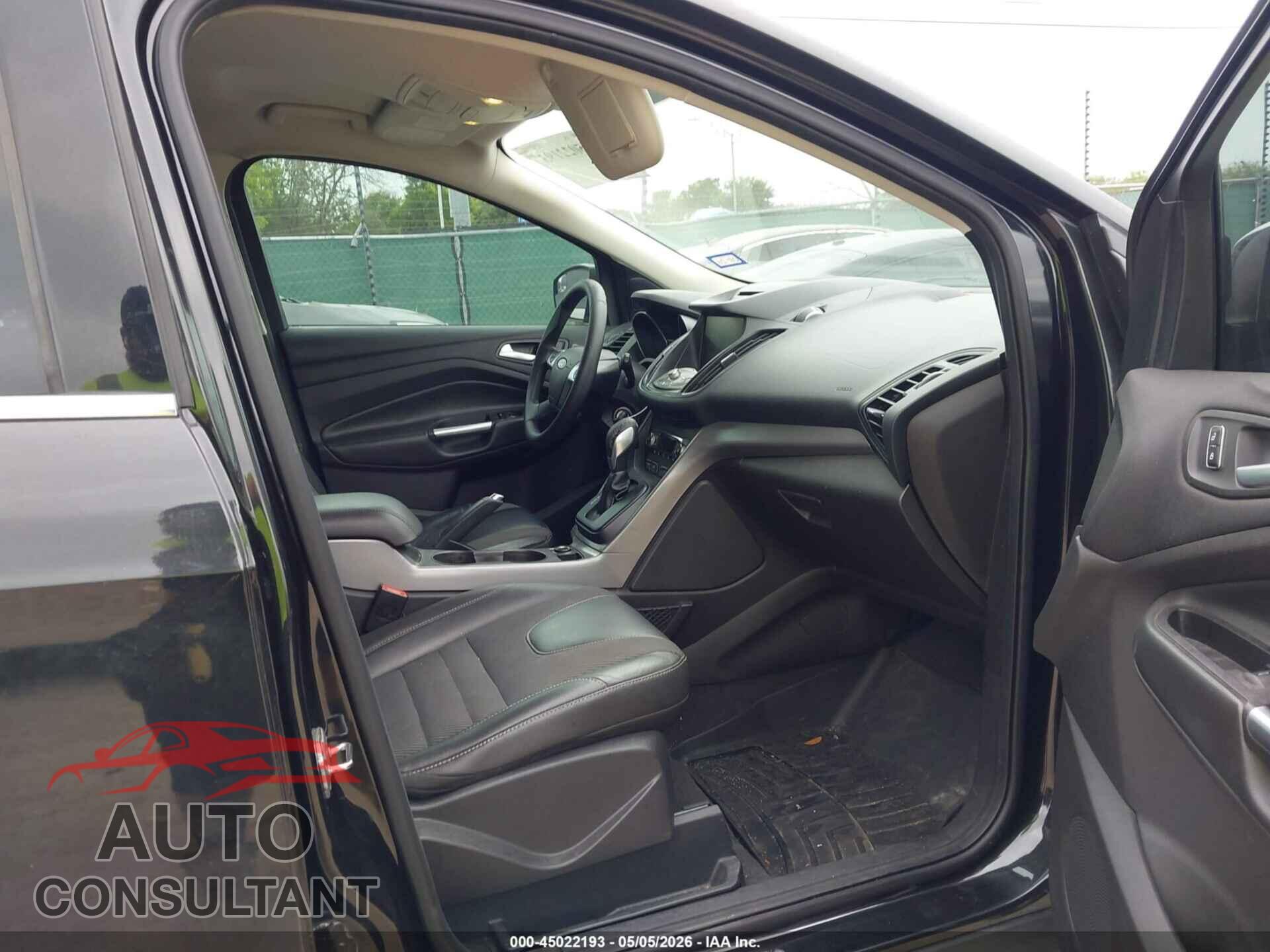 FORD ESCAPE 2015 - 1FMCU0GX9FUC61435