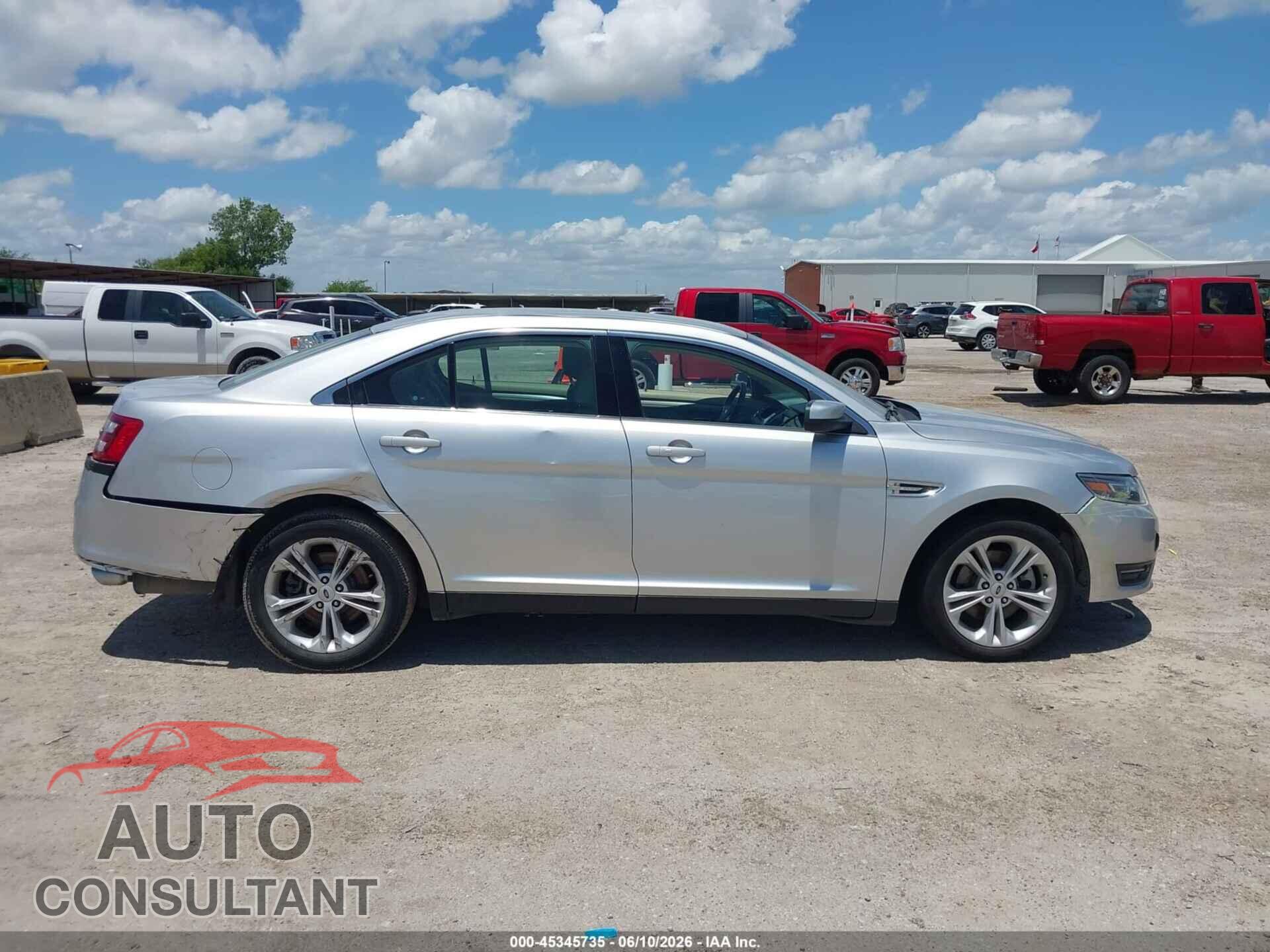 FORD TAURUS 2017 - 1FAHP2E82HG103700